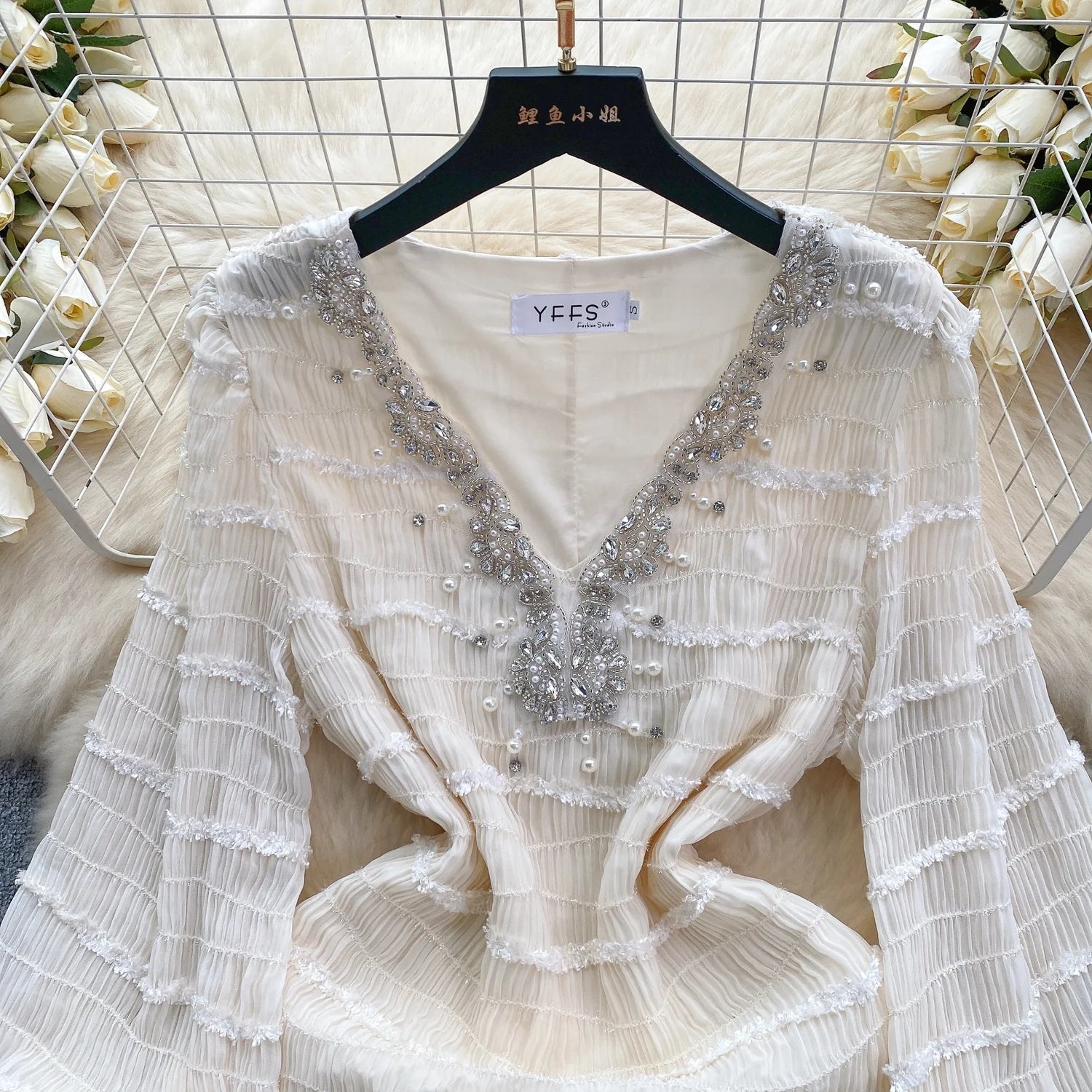 Spring New Diamond Studded Beads V-Neck Slim Short Ruffled French Bubble Sleeve Dresses