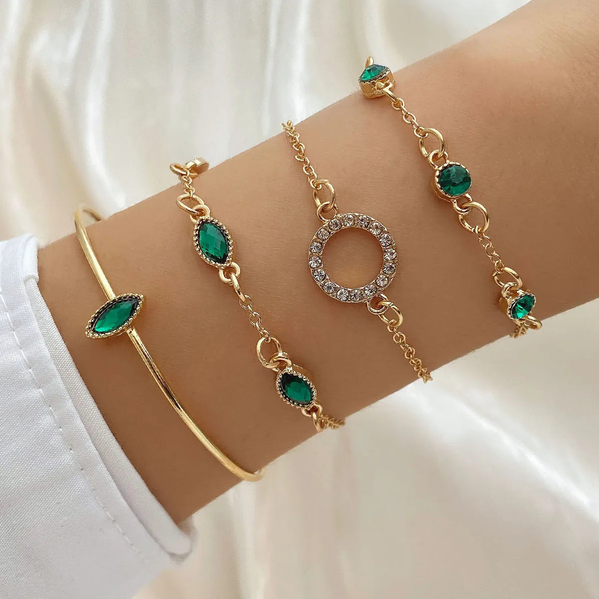 New Cute Cat Geometric Diamond Gold Metal Bracelets for Women Crystal Twisted Gold Color Metal Bangle Fashion Jewelry Gifts