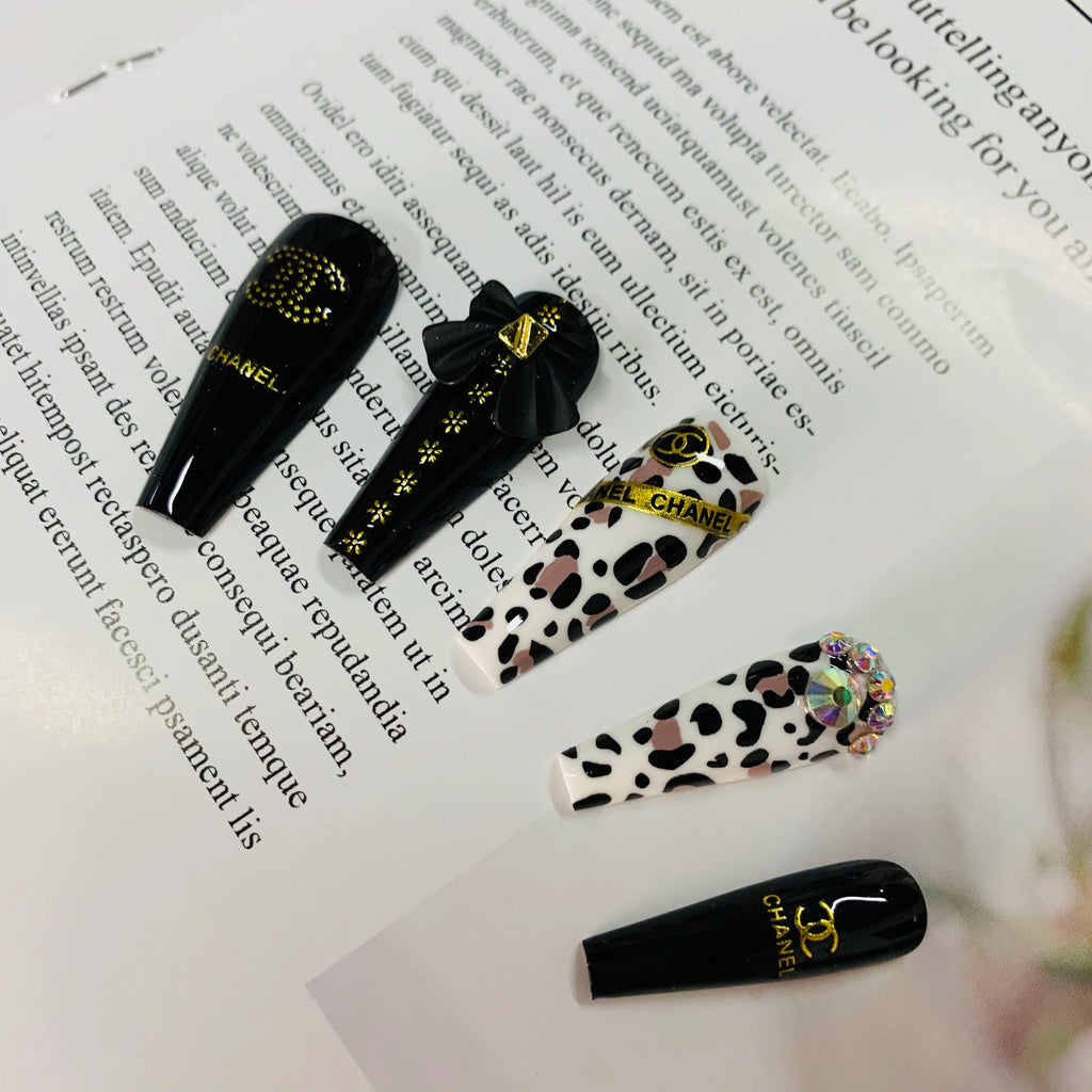 2026 Handmade New Arrival Press-On Nails False Artificial Fingernails with Design for Finger Application Includes Packaging Box