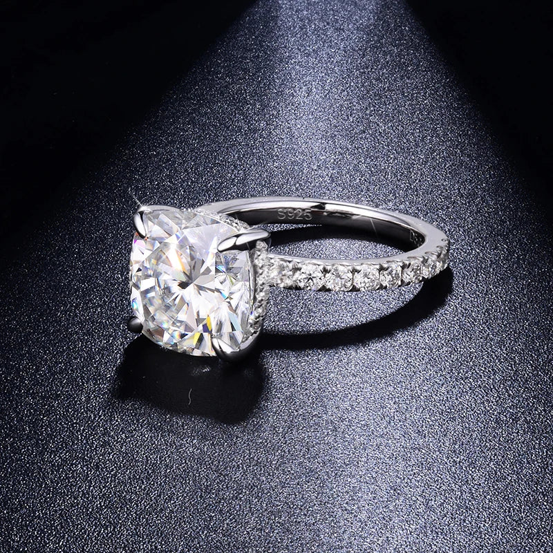 Women's Engagement Diamond & Moissanite Rings with Round Brilliant Cut and Prong Setting in Sterling Silver 925 Fine Jewelry