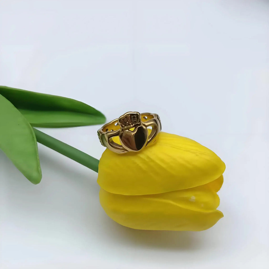 Irish Claddagh Style Wholesale Jewelry Gold and Silver Color Crown Rings in Gold Plated Stainless Steel