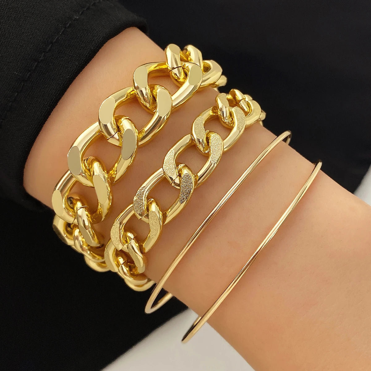 New Cute Cat Geometric Diamond Gold Metal Bracelets for Women Crystal Twisted Gold Color Metal Bangle Fashion Jewelry Gifts