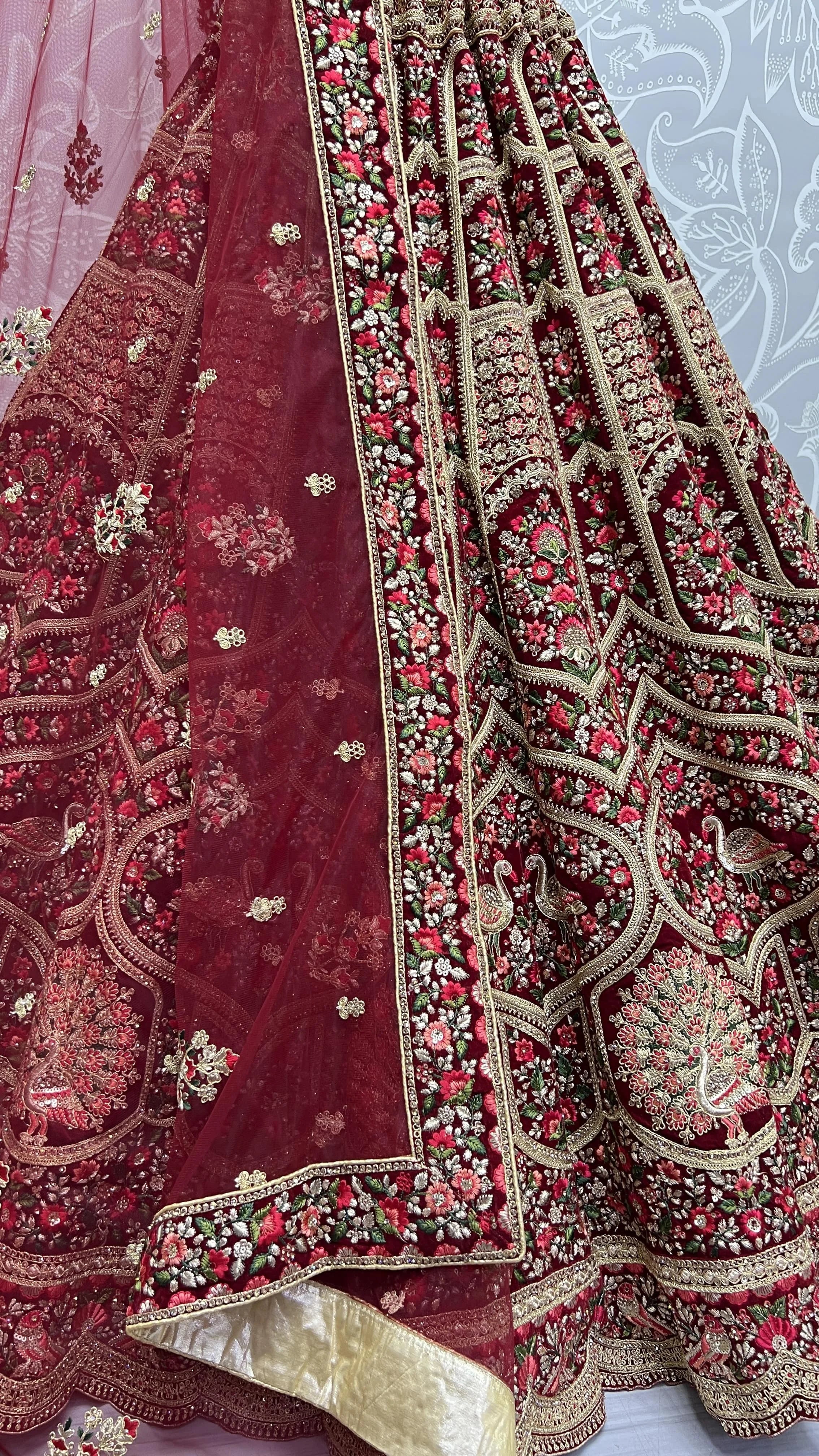 Dori Embroidery Fancy Zari Work Modern Velvet Sequined Beaded Anti-Wrinkle Natural Floor-Length Partywear Lehenga Choli Women