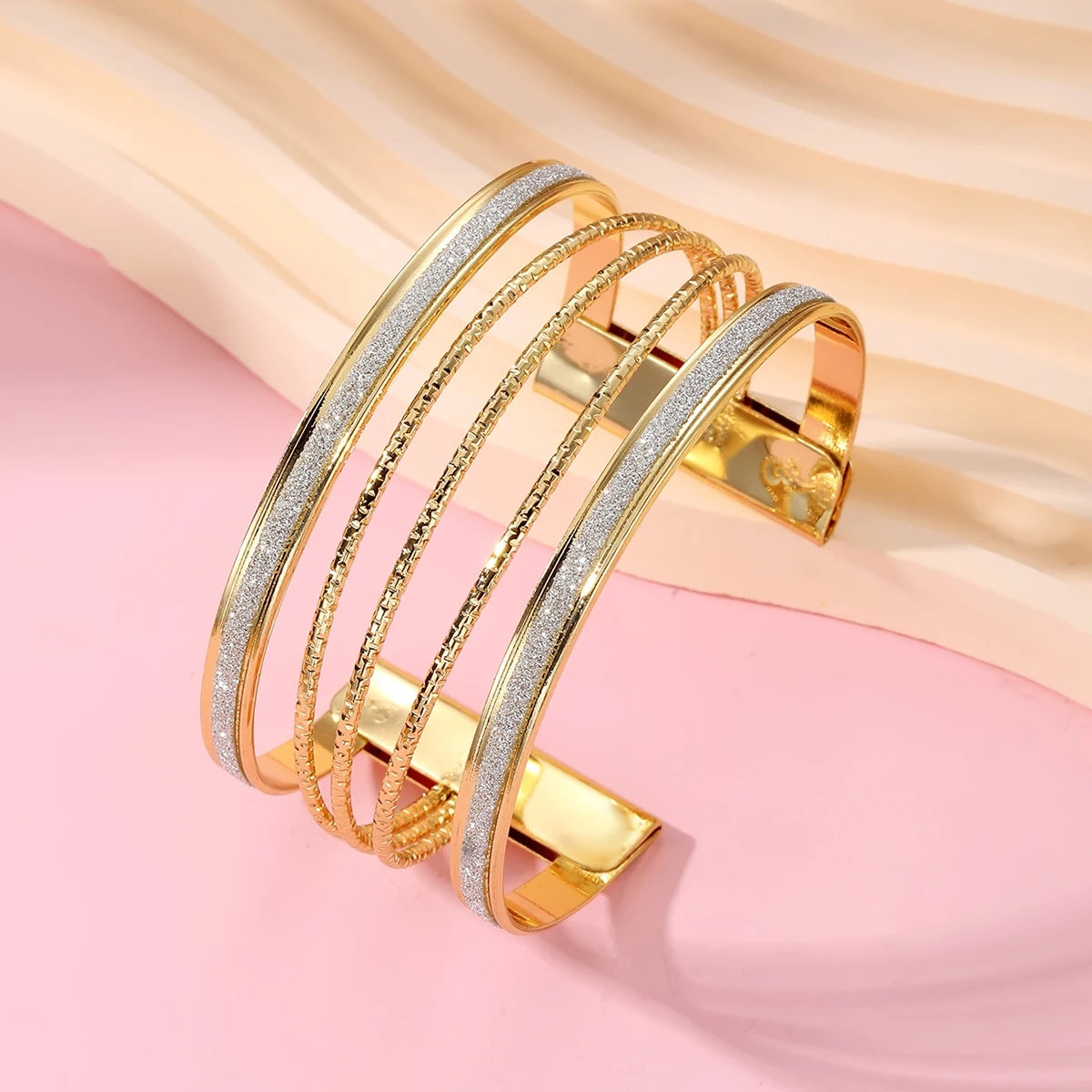New Cute Cat Geometric Diamond Gold Metal Bracelets for Women Crystal Twisted Gold Color Metal Bangle Fashion Jewelry Gifts