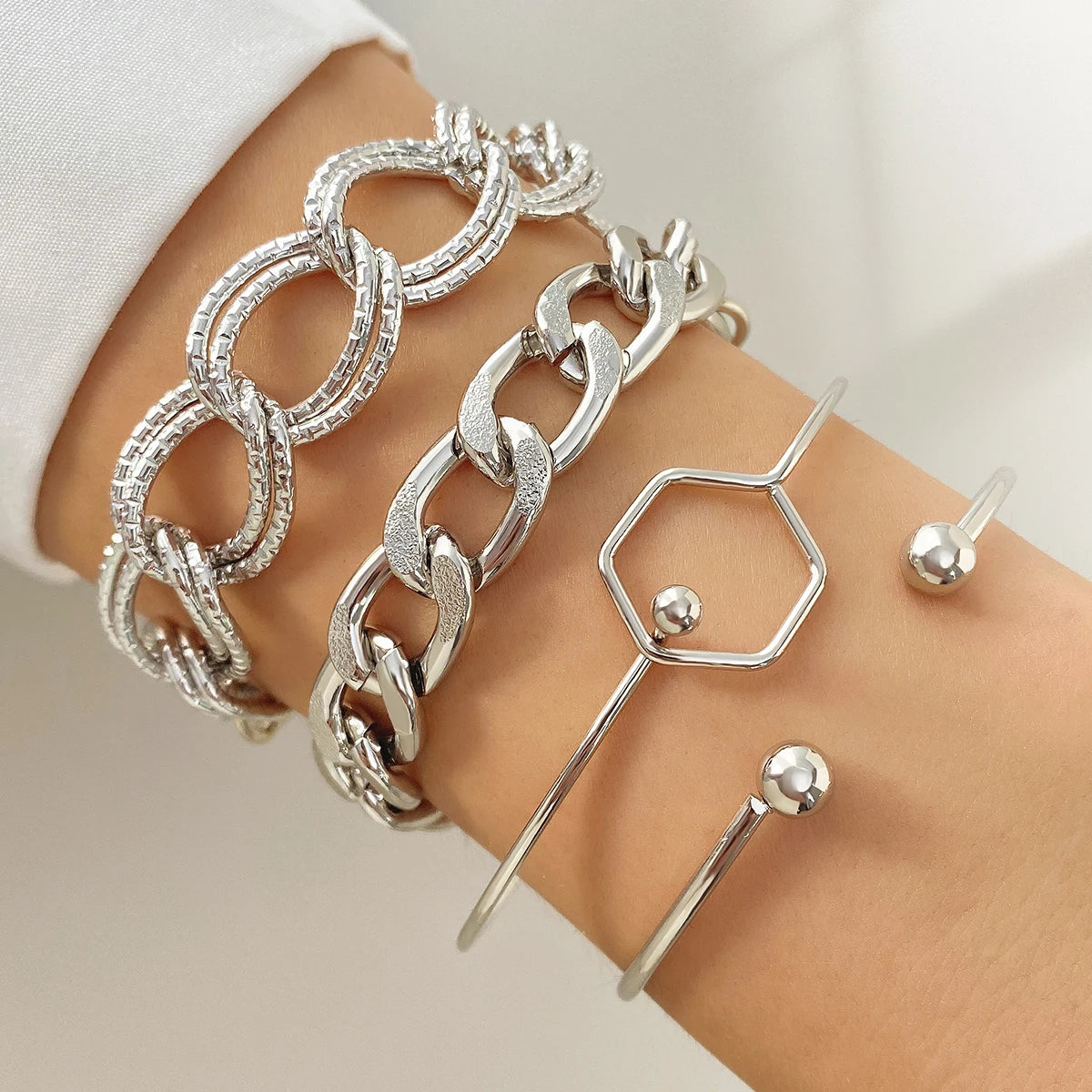 New Cute Cat Geometric Diamond Gold Metal Bracelets for Women Crystal Twisted Gold Color Metal Bangle Fashion Jewelry Gifts
