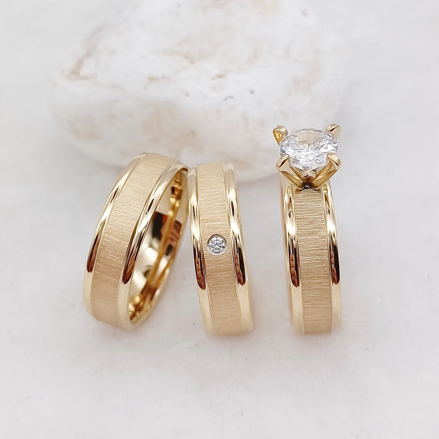 European Jewelry Luxury Alliances Bridal Set Golden Titanium Rings Western Promise Wedding Engagement Rings Couples