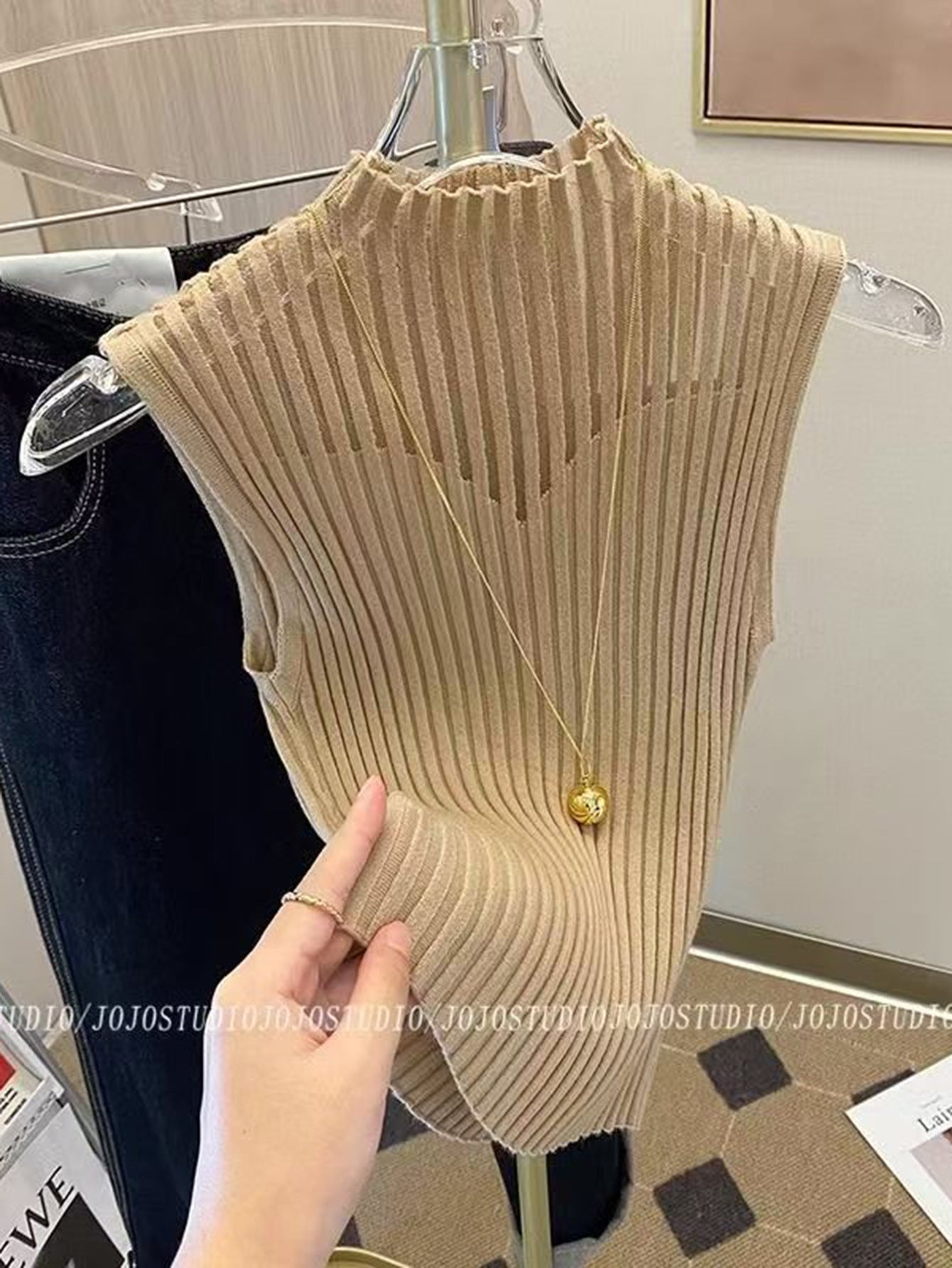 New Style Sleeveless Knit Top for Women, Summer Thin Style with a High-End Feel, Elegant Collar, Vacation Casual Top, Direct Cross-Border Supply