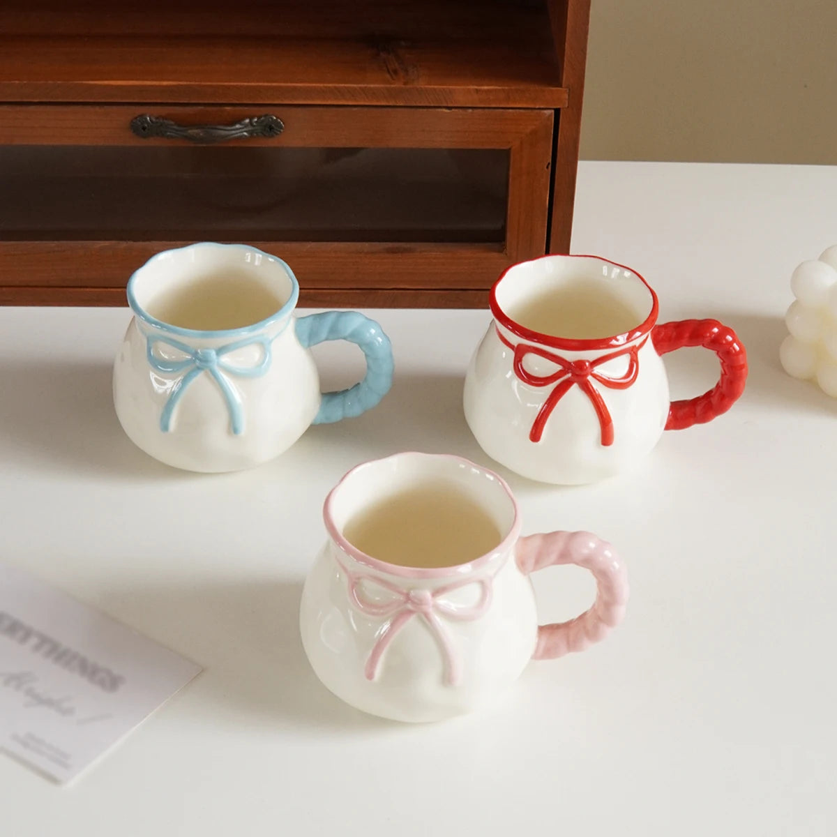 1Pc Ceramic Cup with Bowknot Design, Small Capacity Coffee Cup with Bowknot Handle, Household Daily Drinking Cup, Suitable for Afternoon Tea and Black Tea, Suitable for Espresso Cups in Restaurants and Cafes, Gift for Giving