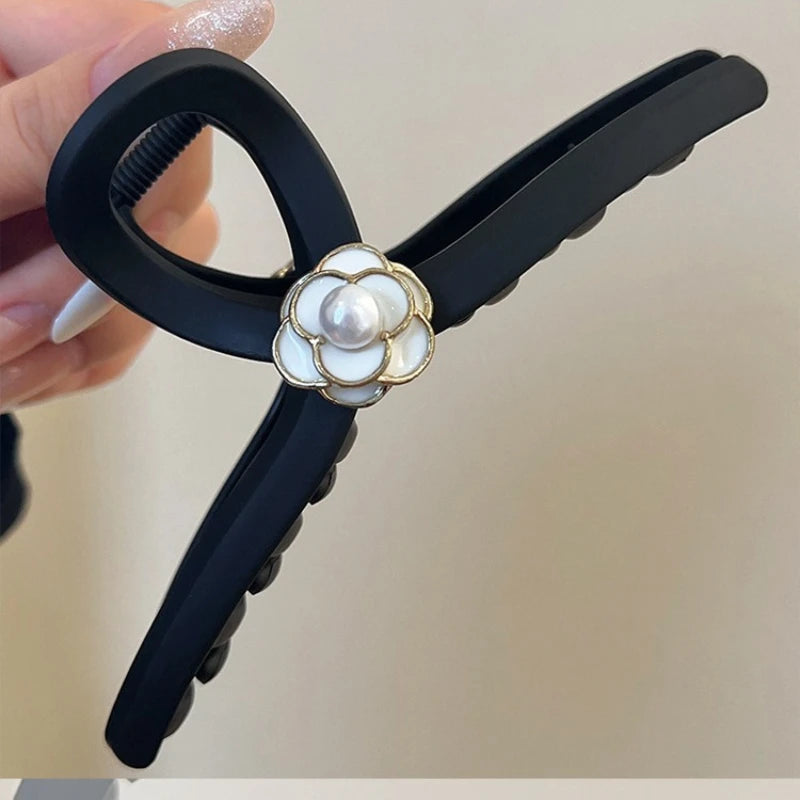 Large, Elegant Black Matte Camellia Hair Clip, French Style, New Design, High-end Shark Clip for The Back of The Head.