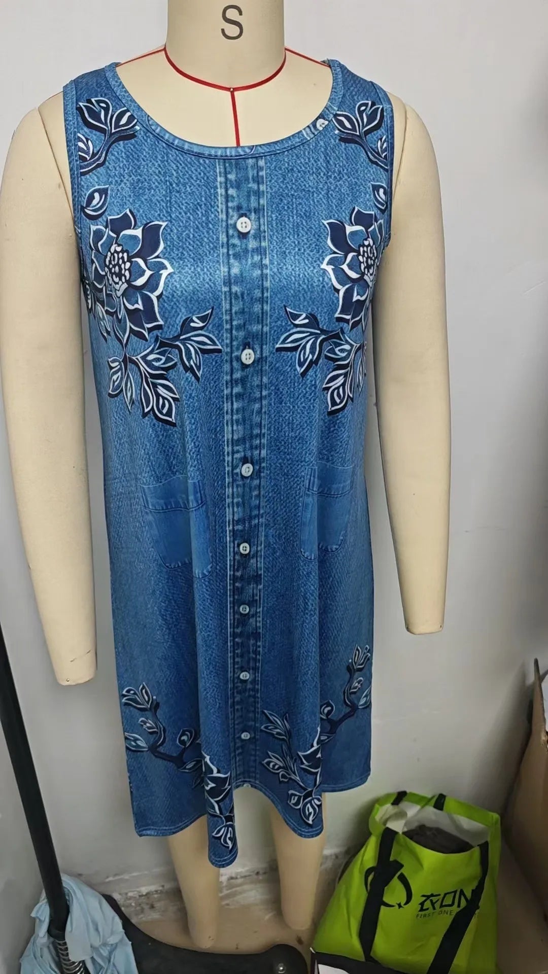 Women's Casual Summer Sleeveless Loose Fit Round Neck Pull On 3D Print Mid Length Dress for Women Beach Hiking Camping Outfits