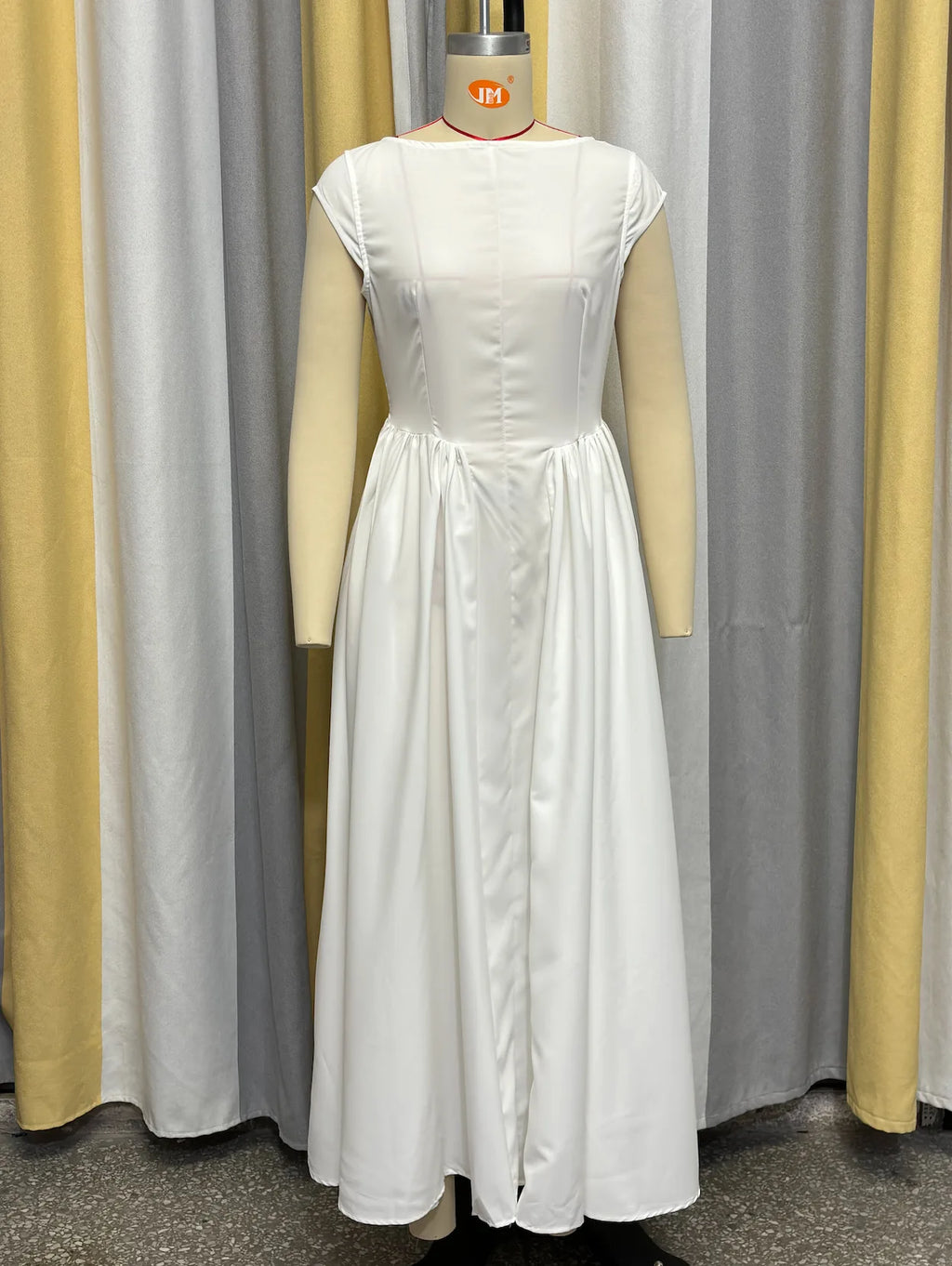 2026 Autumn New Style Elegant Backless and Waist-Slimming Mid-Length Dress