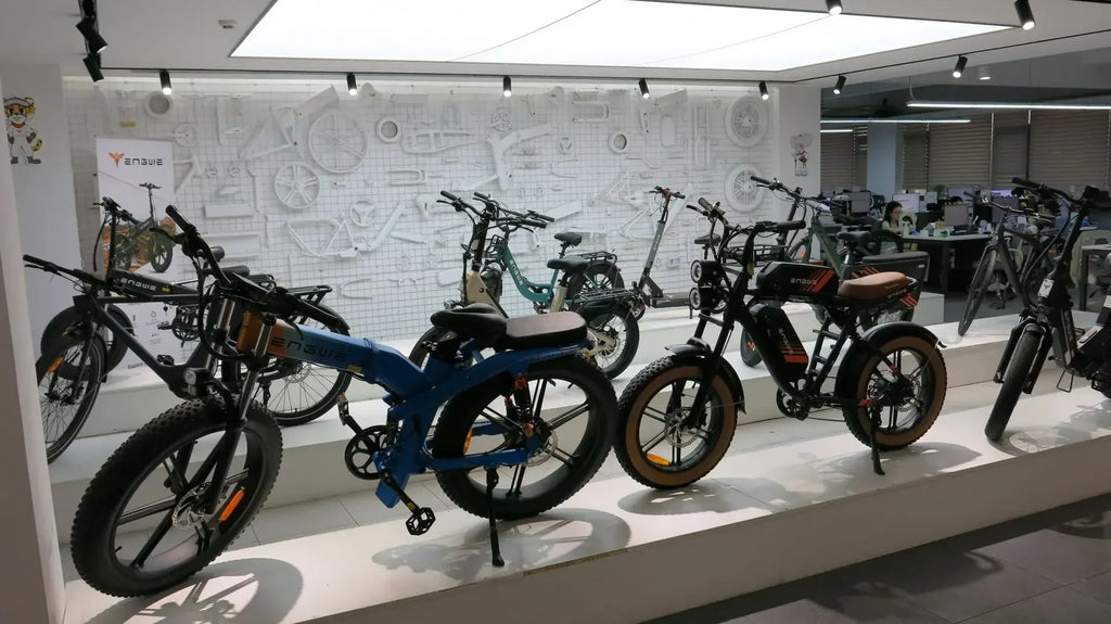 26-inch fashionable E-Bike, 600W brushless motor 48V-10.4ah lithium battery electric moped, adult electric bicycle
