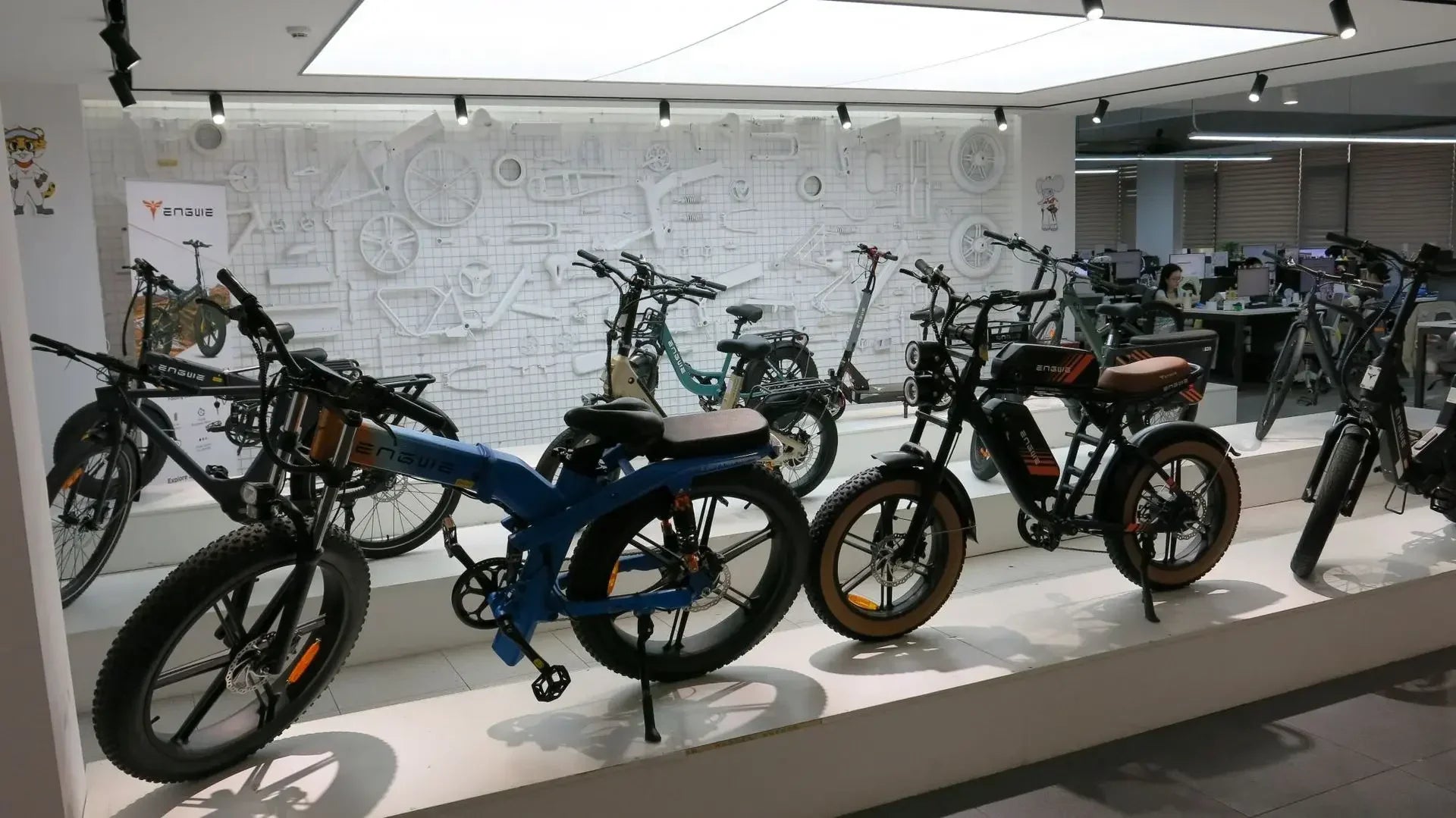 26-inch fashionable E-Bike, 600W brushless motor 48V-10.4ah lithium battery electric moped, adult electric bicycle