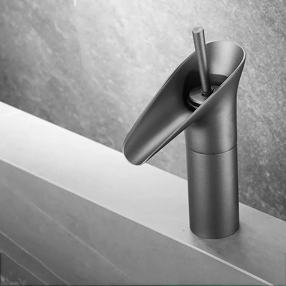 Bathroom Faucet Single Lever Waterfall Basin Faucet Brass Antique Hot and Cold bathroom Sink Mixer Wine Glass Style Taps