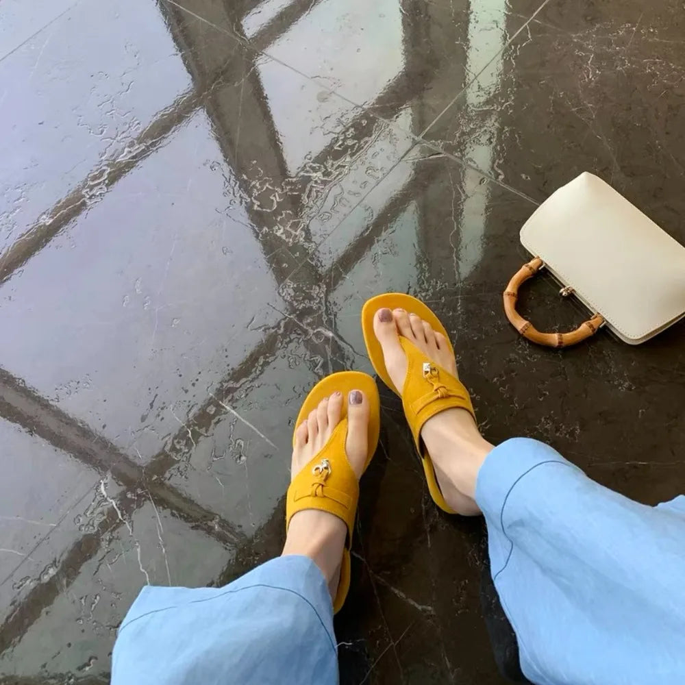 Fashion Metal Buckle Tassel Toe-clip Slippers Women Sandals Summer Flat Slippers Wearing Outside Casual Beach Shoes Female