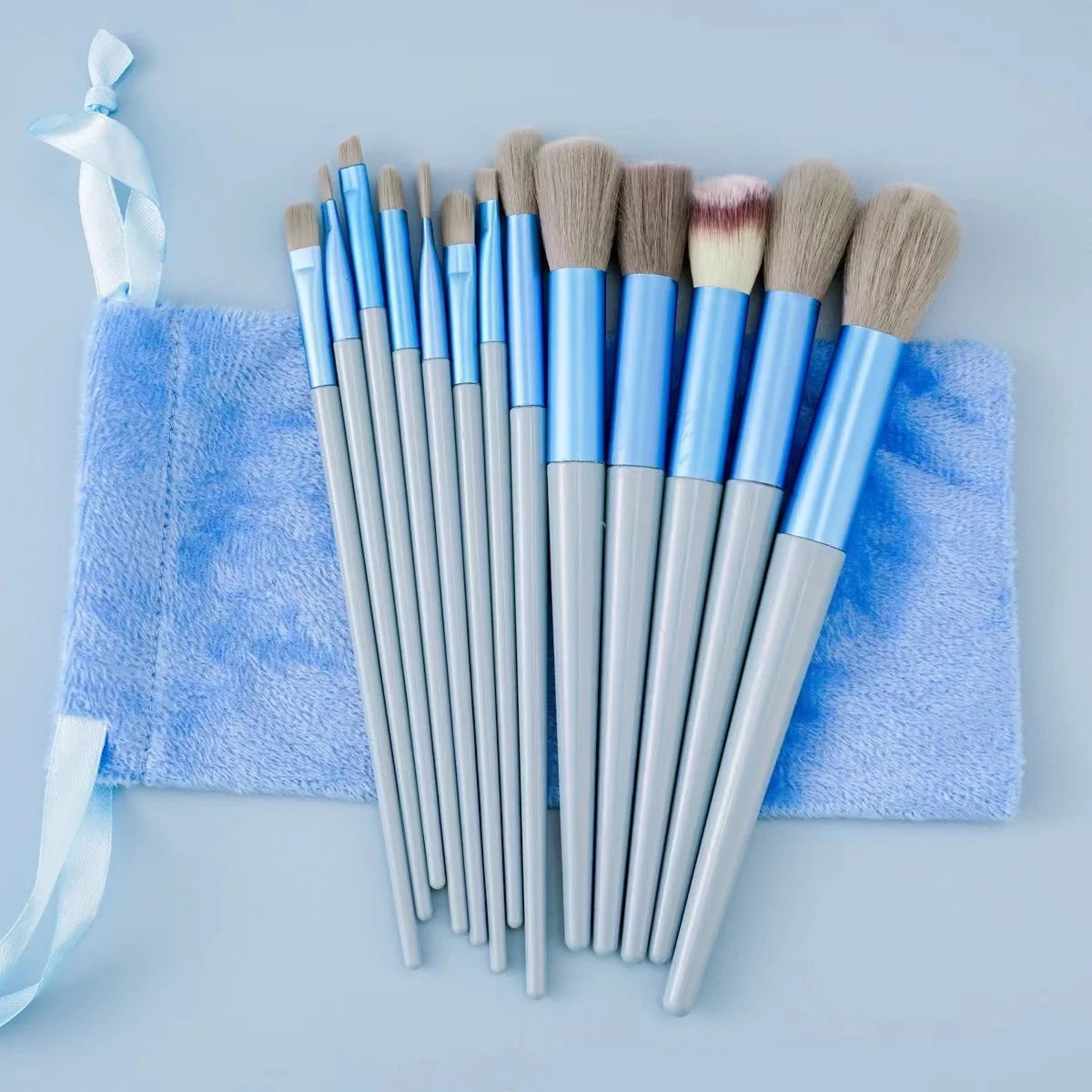 Makeup Brush Set 13Pcs for Beginners Velvet Drawstring Storage Bag Portable Travel Use For Powder Foundation Eyeshadow Blush