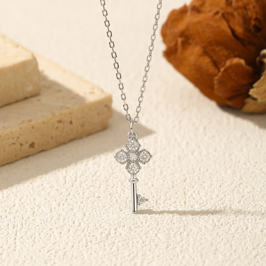 MODIAN D Color Moissanite Four Leaf Clover Key Pendant Necklace 925 Sterling Silver Lab Diamond Chain Fine Jewelry For Women
