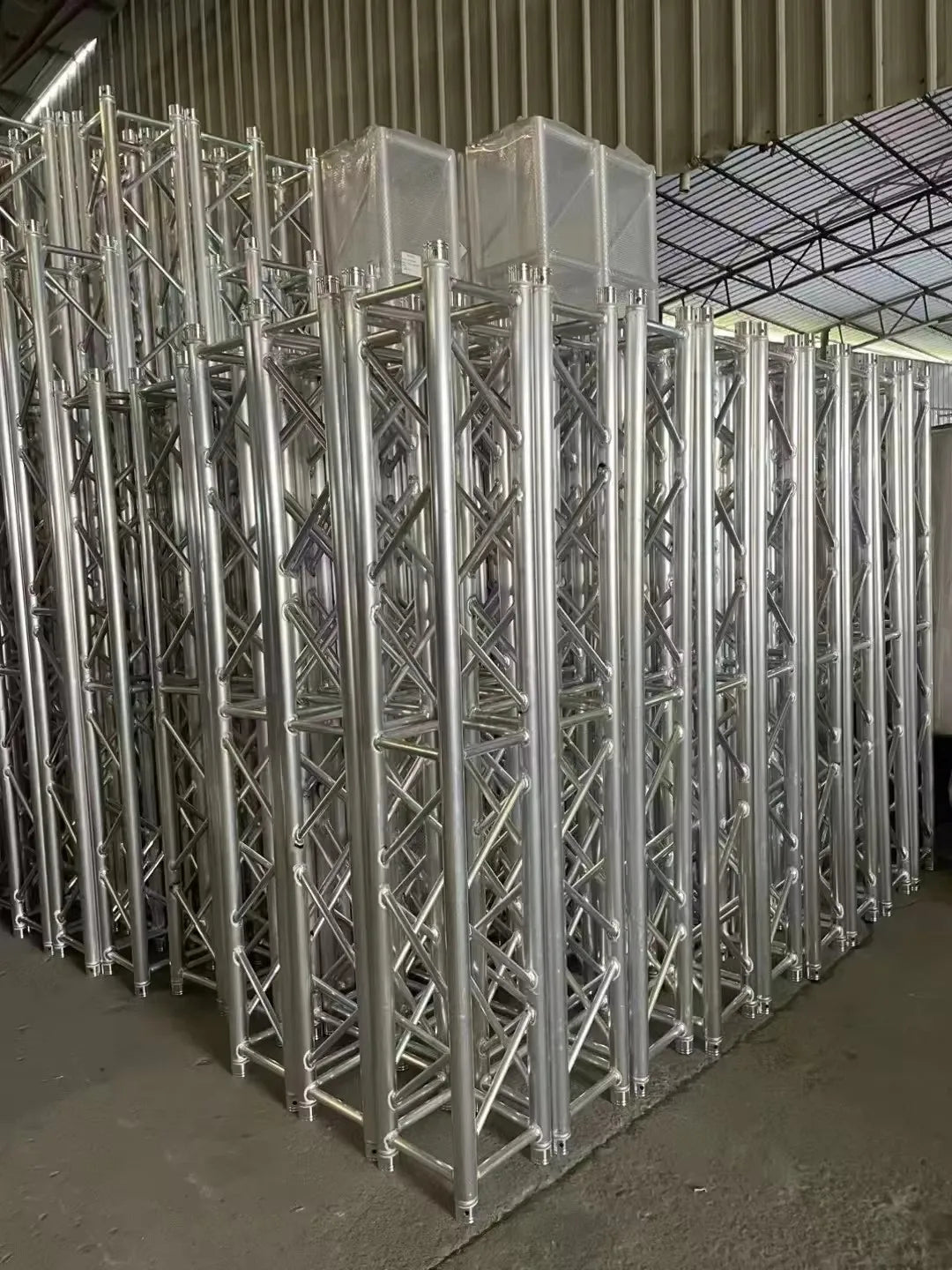 【Factory Wholesale】Aluminum Square Outdoor Event Truss System For Concert All Black Portable 200kg Load Capacity Truss For Hangi