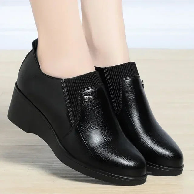 Women's 2025 Spring and Autumn New Soft Leather Middle Heel Thick Soled Leather Shoes Soft Soled Non Slip Single Shoes