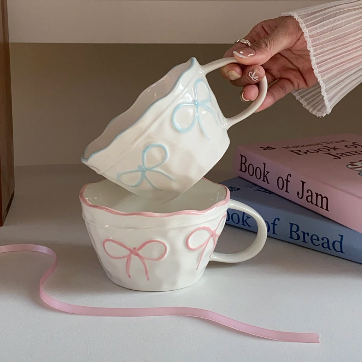 1Pc Ceramic Mug with Bowknot, Exquisite and Simple Design, Large Capacity Couple's Matching Mug, Suitable for Home Decoration, Home Drinking, Candlelight Dinner, Coffee Latte Art Cup, Holiday Gift, Exquisite Gift
