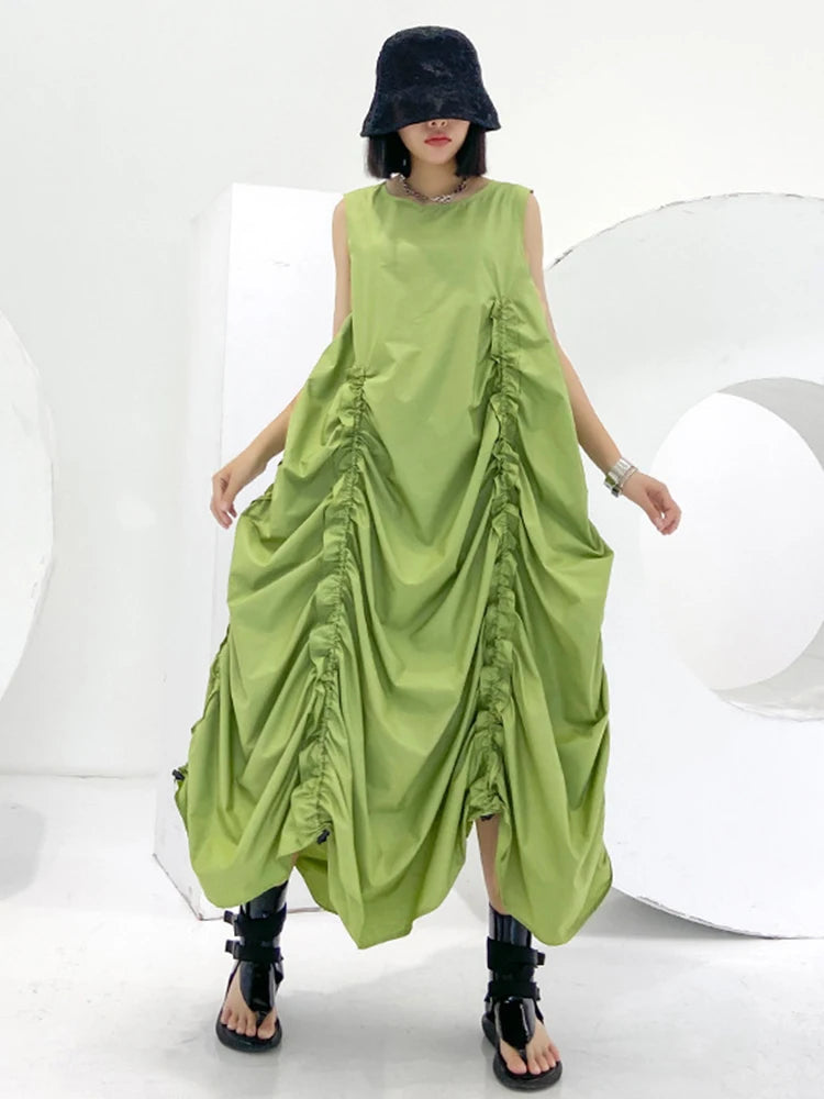 [EAM] Women Green Pleated Drawstring Long Irregular Vest Dress New Round Neck Sleeveless Fashion Tide Spring Summer 2026 1DJ2512