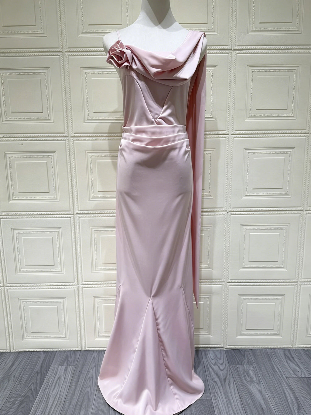 2026 New White One Shoulder Mermaid Evening Dress Asymmetric Neckline Satin Formal Party Gown with Flowing Train