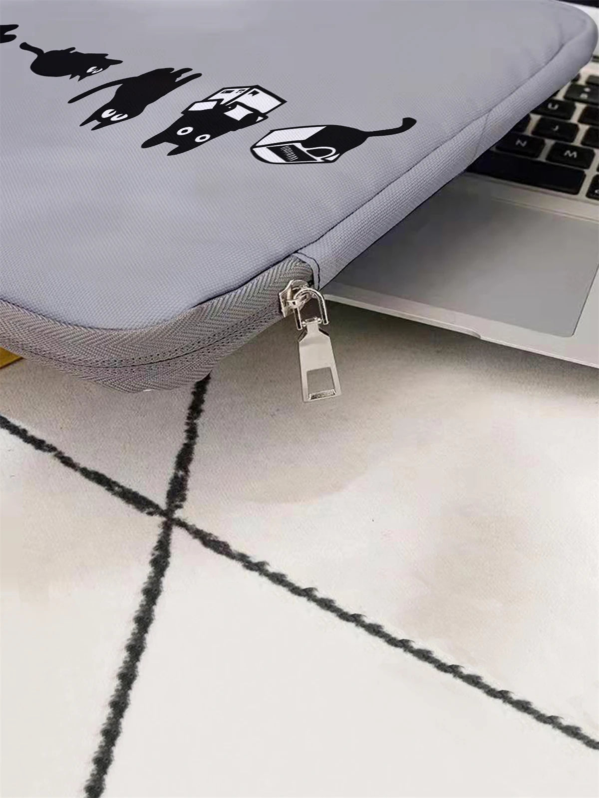 Laptop bag and briefcase with black cat pattern, suitable for 14 inch laptops