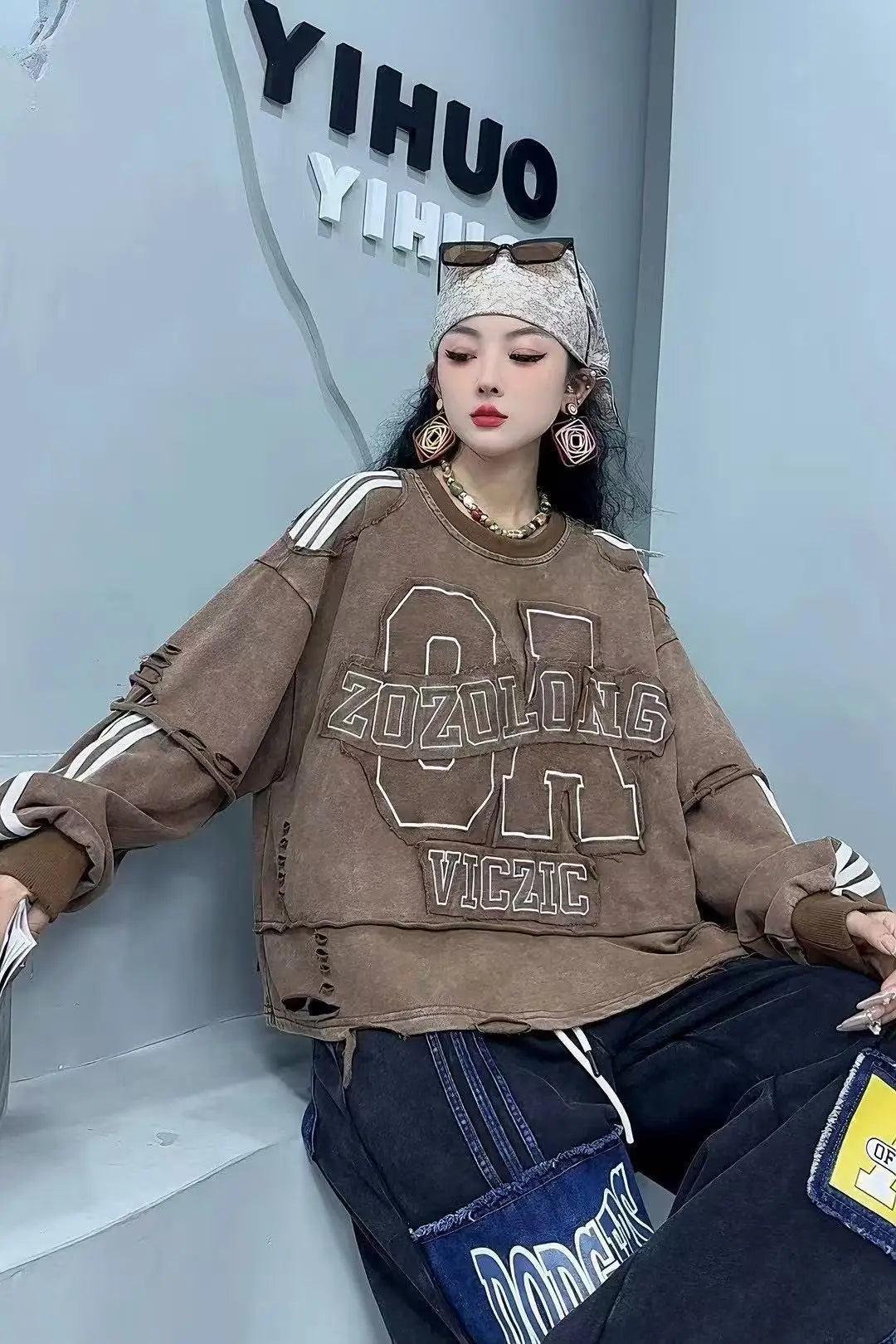2025 Autumn New European Goods Sweatshirt Distressed Washed Letters Embroidery Patch Ripped Loose Casual Short Sweatshirt Women