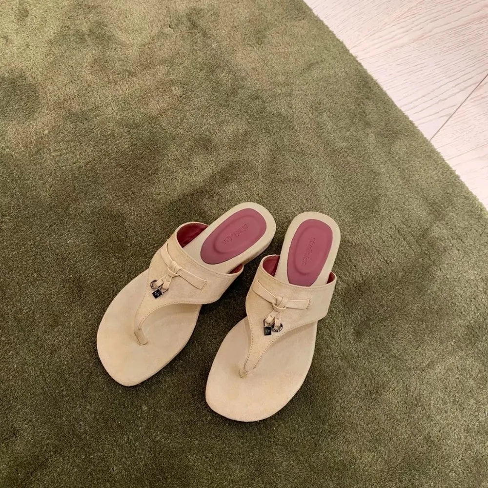Fashion Metal Buckle Tassel Toe-clip Slippers Women Sandals Summer Flat Slippers Wearing Outside Casual Beach Shoes Female