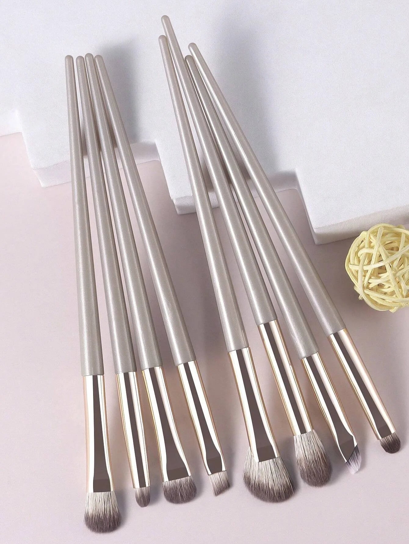 Makeup Brush Set 13Pcs for Beginners Velvet Drawstring Storage Bag Portable Travel Use For Powder Foundation Eyeshadow Blush