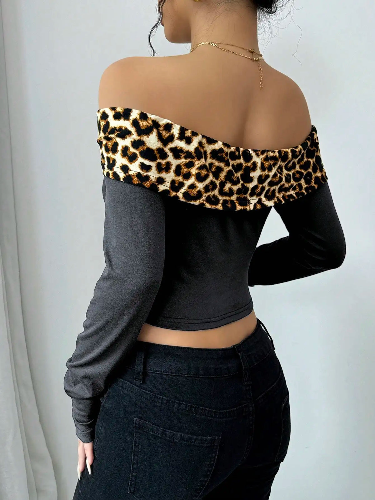 Women Leopard Print Off Shoulder Long Sleeve Crop Top Slim Fitted Y2K Street Casual Long Sleeve T-shirt