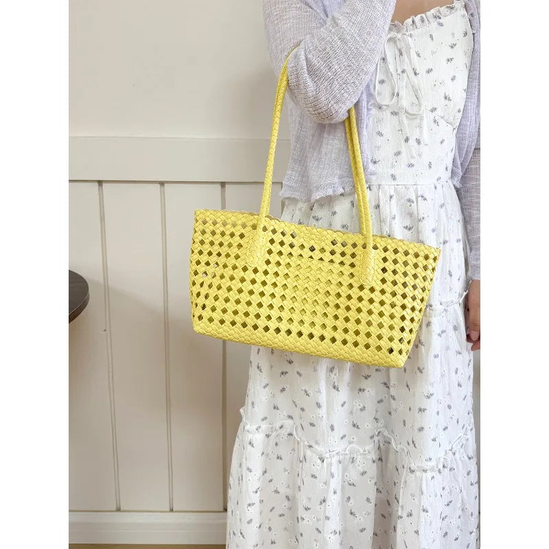 2026 New Fashion Hollow Out Woven Tote Bag for Women Large Capacity Commute Single Shoulder Handbag for Summer