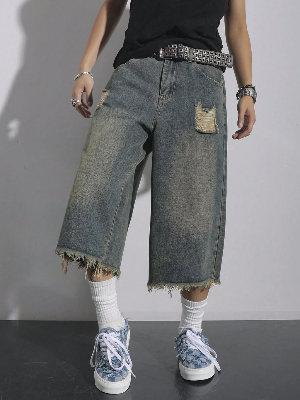Men's Loose Ripped Denim Jeans 7 Point Calf Length Wide Leg Trousers Distressed Holes Frayed Hem Streetwear Casual Pants