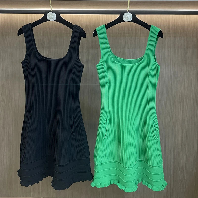 2026 Summer New Women's Square Neck High Waist Suspender Dress, Fashionable Casual Vacation Style, Waist Pockets, A-line Skirt