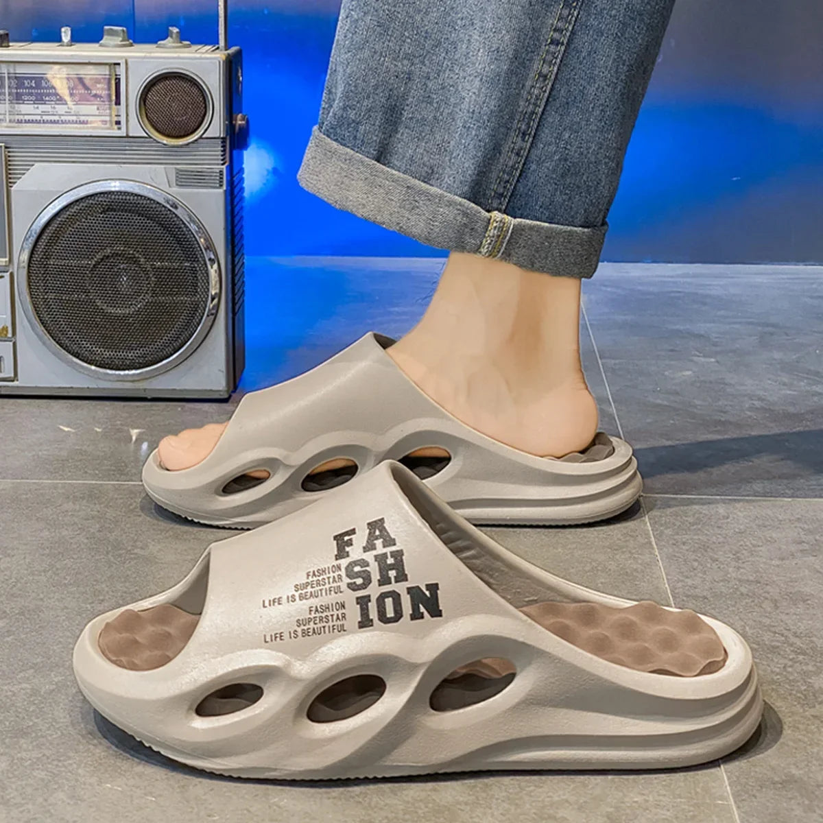 Men's Slippers Massage Slippers EVA Lightweight Beach Casual Shoes Indoor Soft Sole Slippers Platform Outdoor Men Sandals