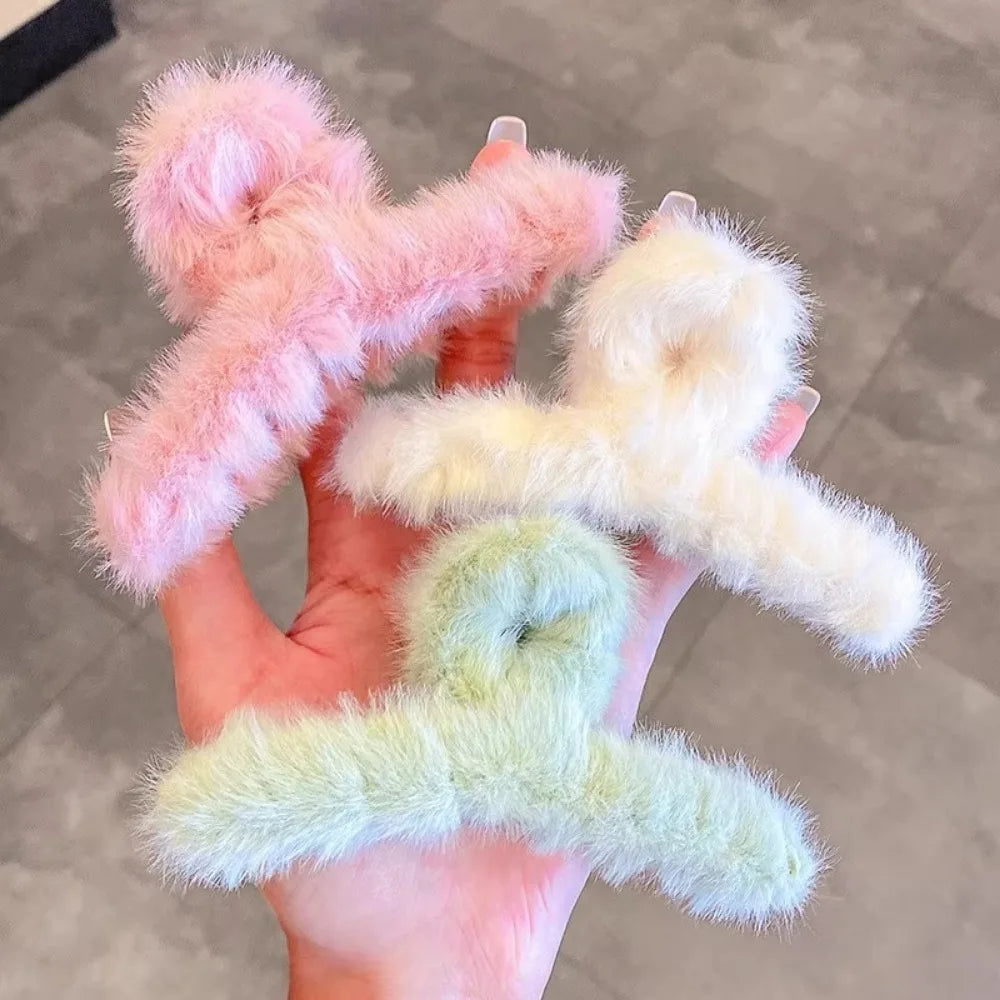 Winter Faux Fur Hair Claws for Women Elegant Acrylic Crab Barrette Hairpin Girls Hair Accessories Furry Headwear Hair Claw Clip