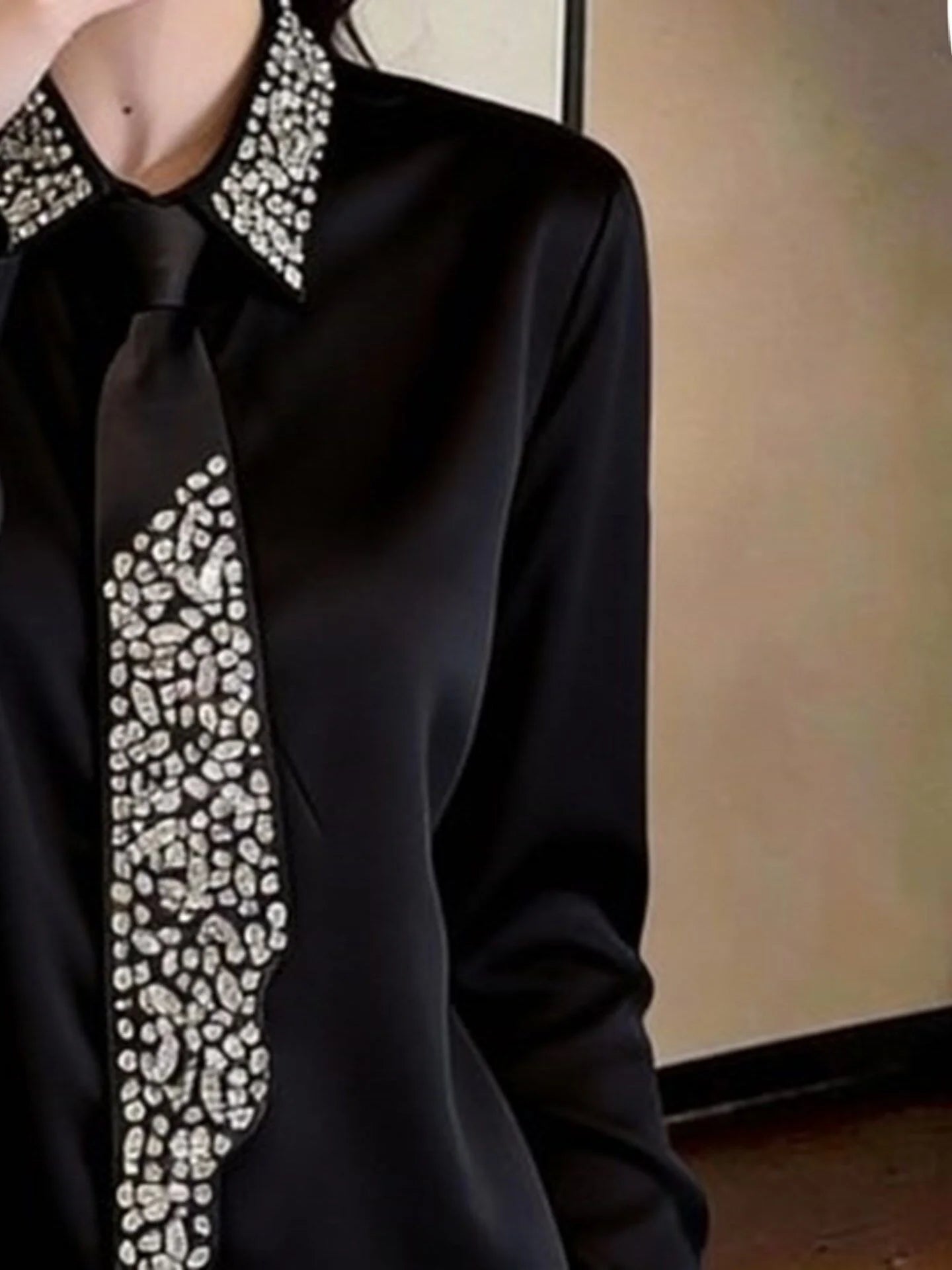 Ele Chic Bla Rhinestone ort Spring irt Korean Sle Faionable Unique Beautiful High-End Feelings Commute Sle