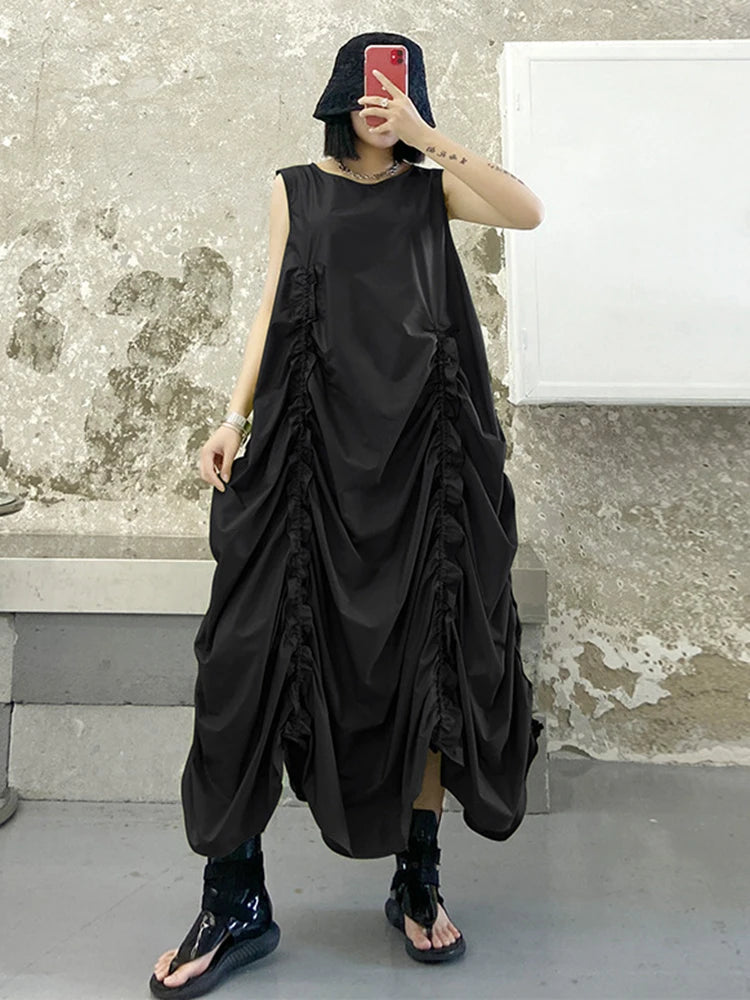 [EAM] Women Green Pleated Drawstring Long Irregular Vest Dress New Round Neck Sleeveless Fashion Tide Spring Summer 2026 1DJ2512