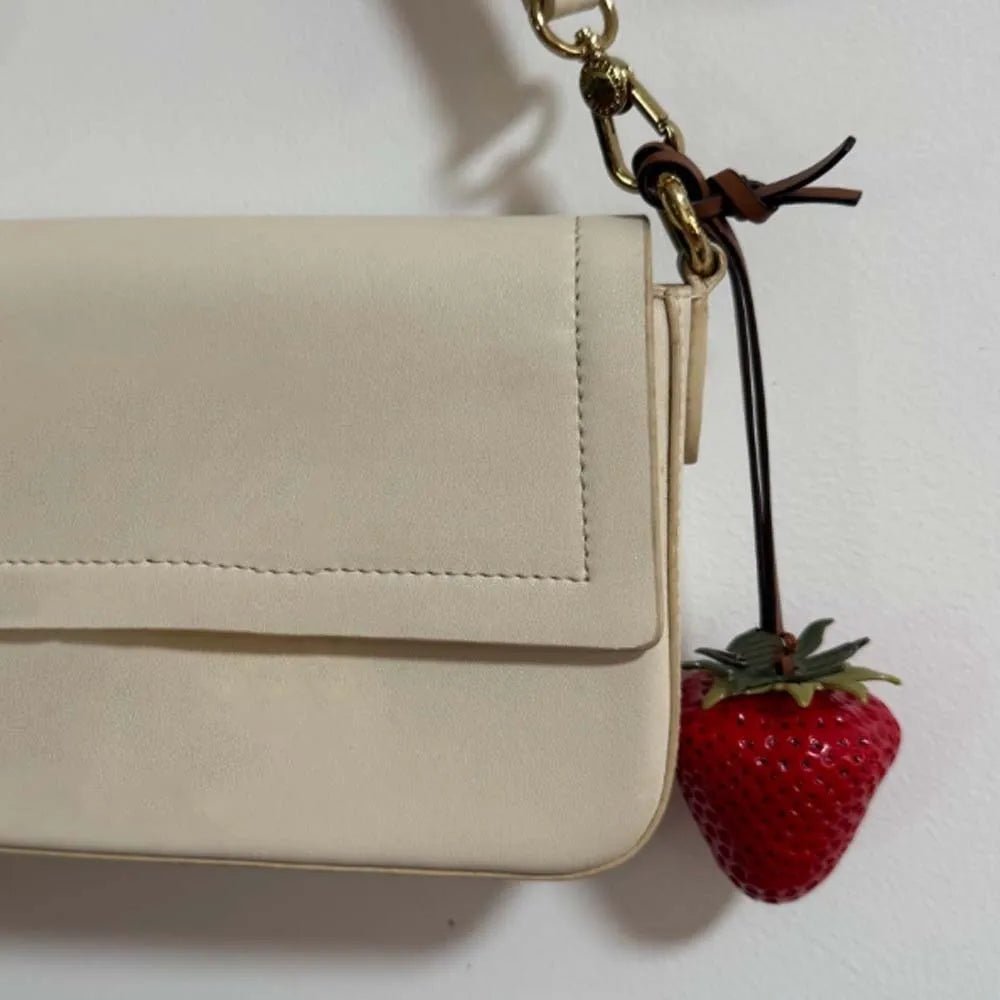 Funny Waterproof Strawberry Key Ring Elegant Alloy Versatile Bag Charm Handmade Vivid Red Resin Fruit Pendant Girls