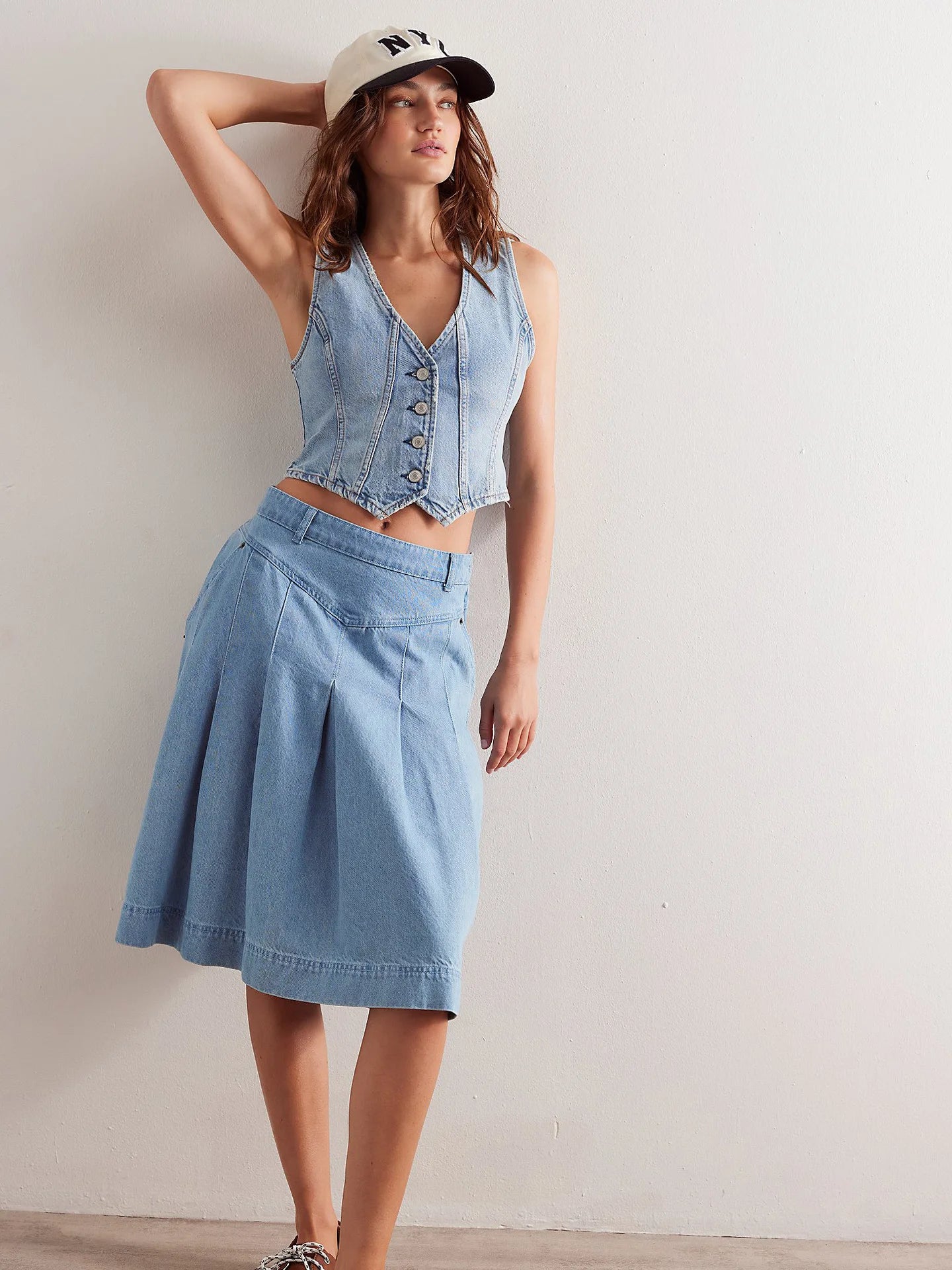 Retro Blue V-Neck Denim Vest Short Single-Buckle Sleeveless Cowboy Top Women's Fashion Vintage Style
