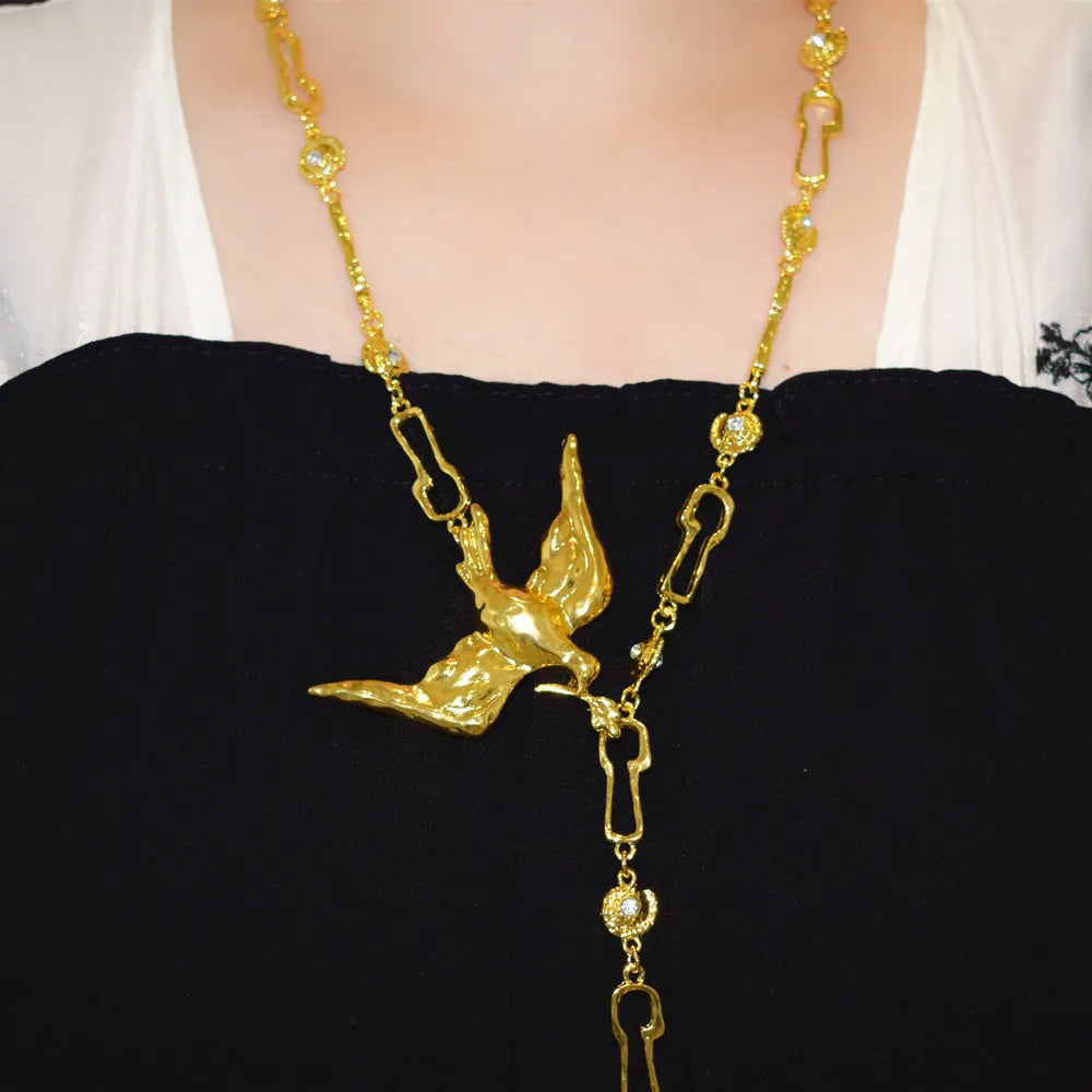 New Gorgeous Alloy Peace Dove Bird Long Chain Necklace For Women Jewelry Fashion Show Model Statement Necklace Accessories