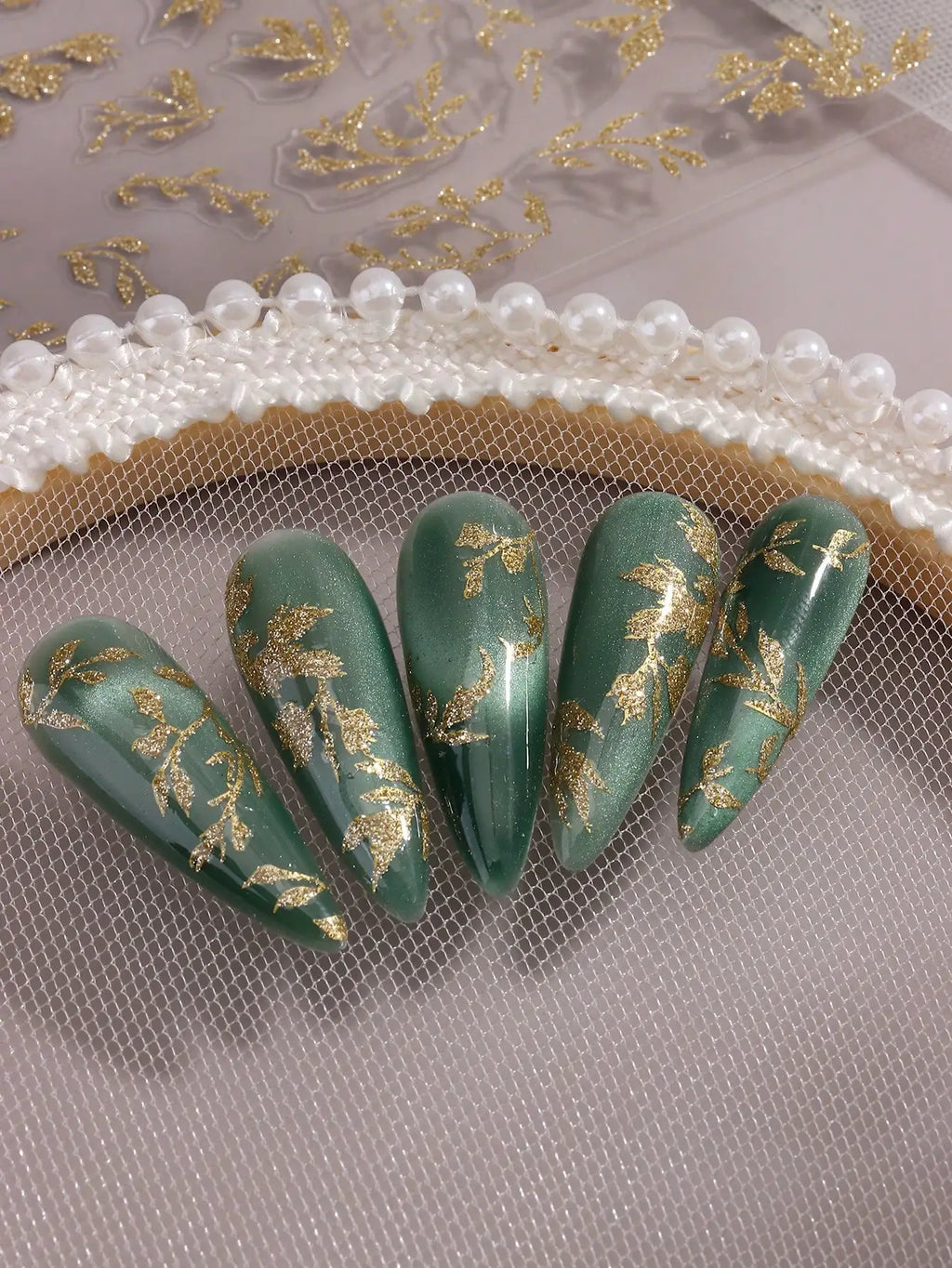 3D Hellgoldene Glitzer Blatt Nail Art Aufkleber Glänzender Glitzer Blätter Design selbstklebende Nail Art Dekorationen für DIY