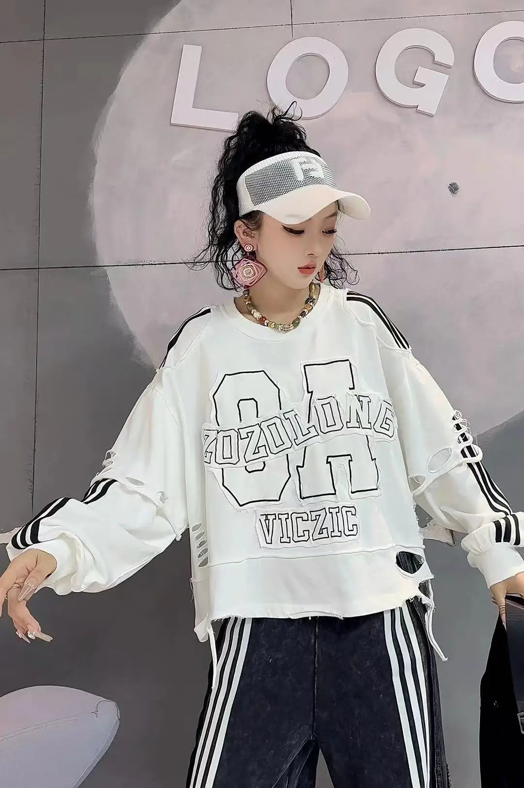 2025 Autumn New European Goods Sweatshirt Distressed Washed Letters Embroidery Patch Ripped Loose Casual Short Sweatshirt Women