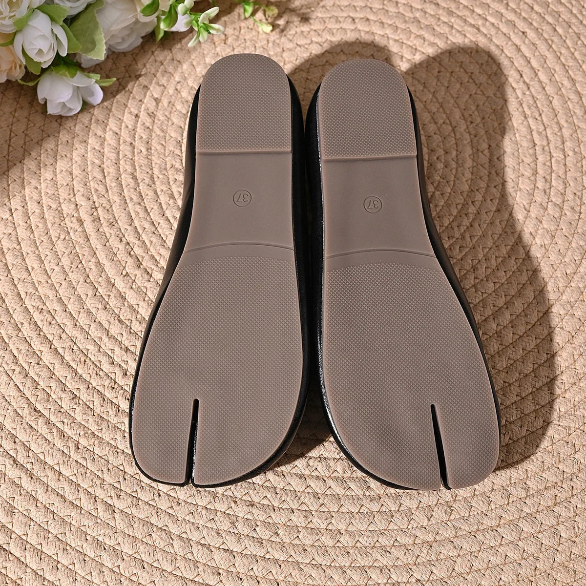 Japanese Style Tabi Ninja Shoes Women Cozy Leather Flats Split Hoof Toe Loafers Femme Mary Jeans Mocasines Ladies Ballerina Shoe
