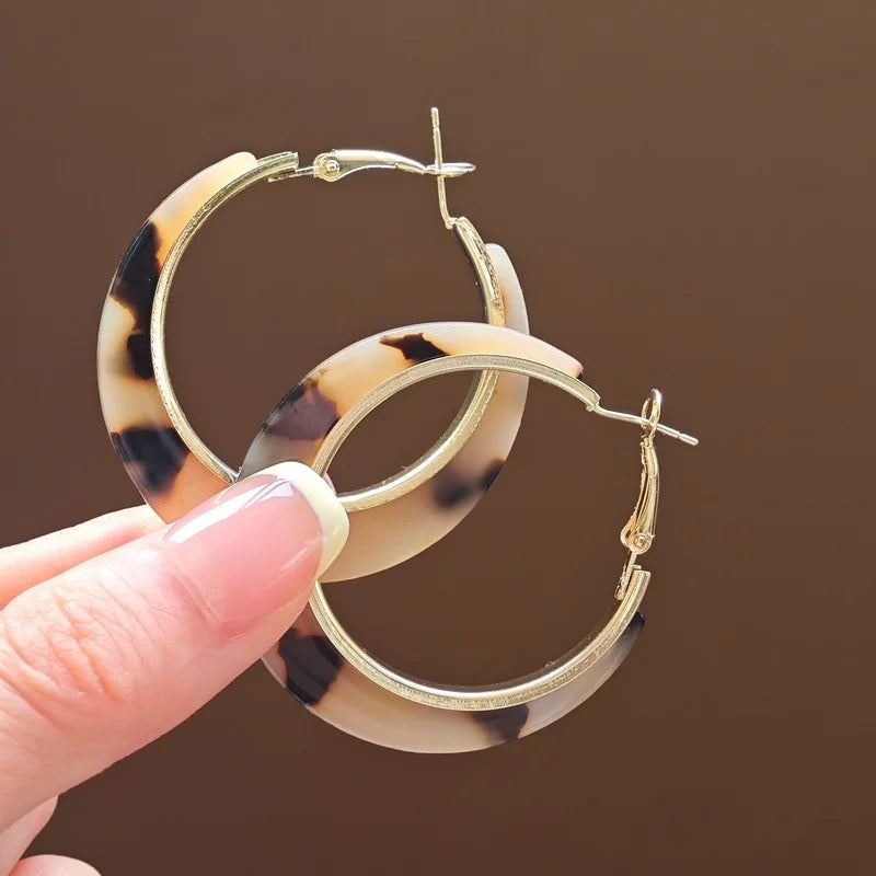Trending Resin Leopard Circle Hoop Earrings Woman New In 2025 Fashion Jewelry Party Resin Nightclub Elegant Earrings Wholesale