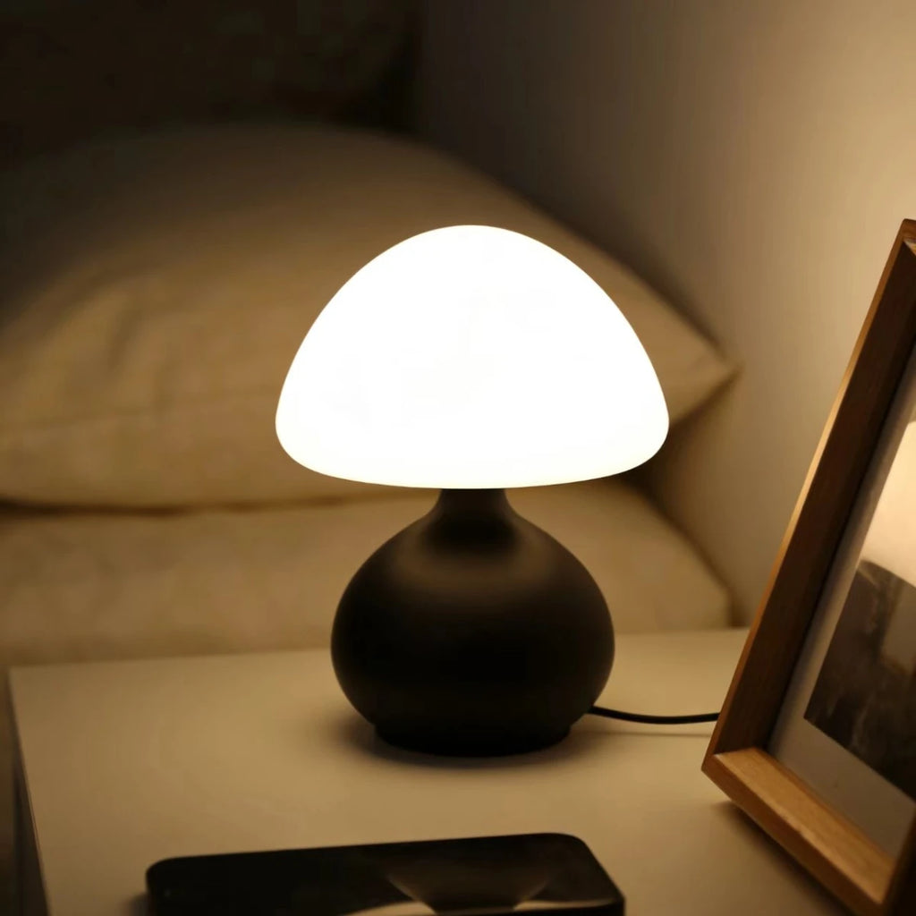USB Powered Mushroom Table Lamp, Ambient Light, Bedroom Modern Simple and Atmospheric Table Lamp, Small Night Light, Decorative