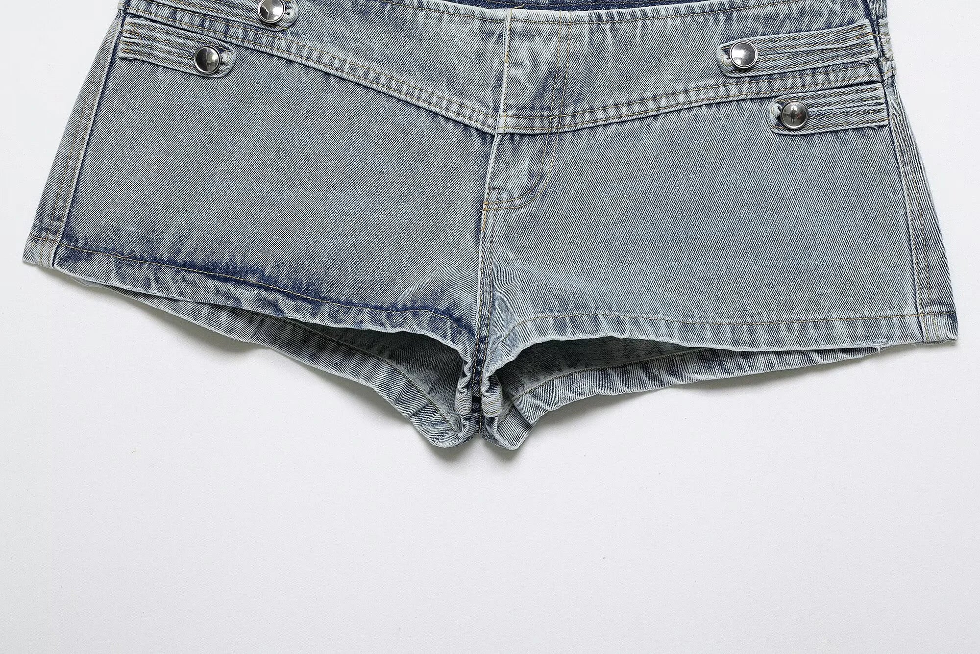 European and American style 2026 summer new women's clothing design sense close fitting denim jacket low waist shorts set