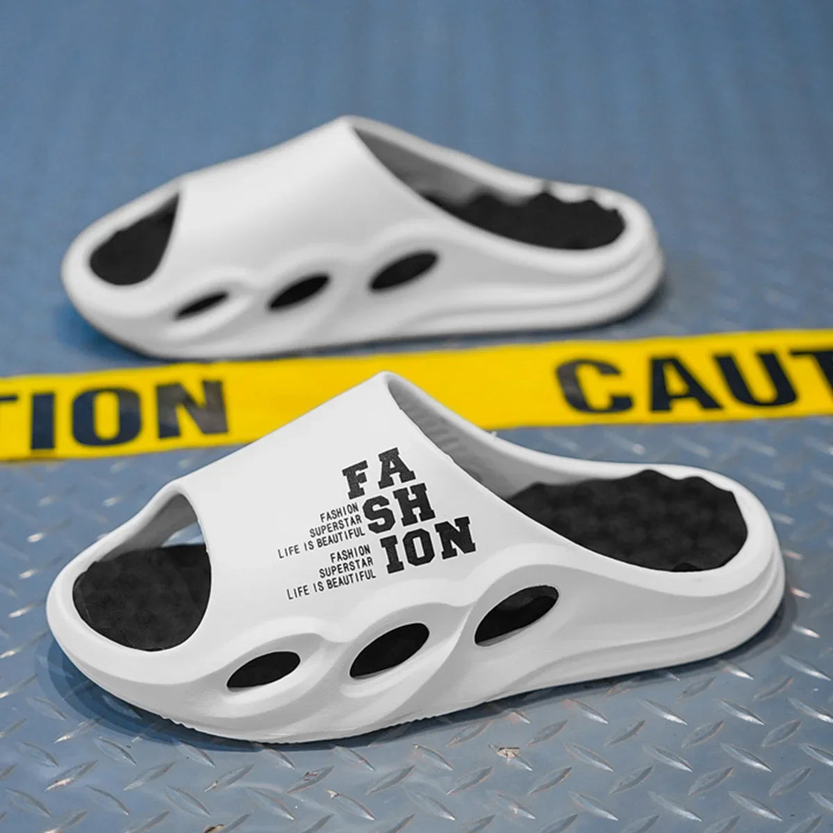 Men's Slippers Massage Slippers EVA Lightweight Beach Casual Shoes Indoor Soft Sole Slippers Platform Outdoor Men Sandals
