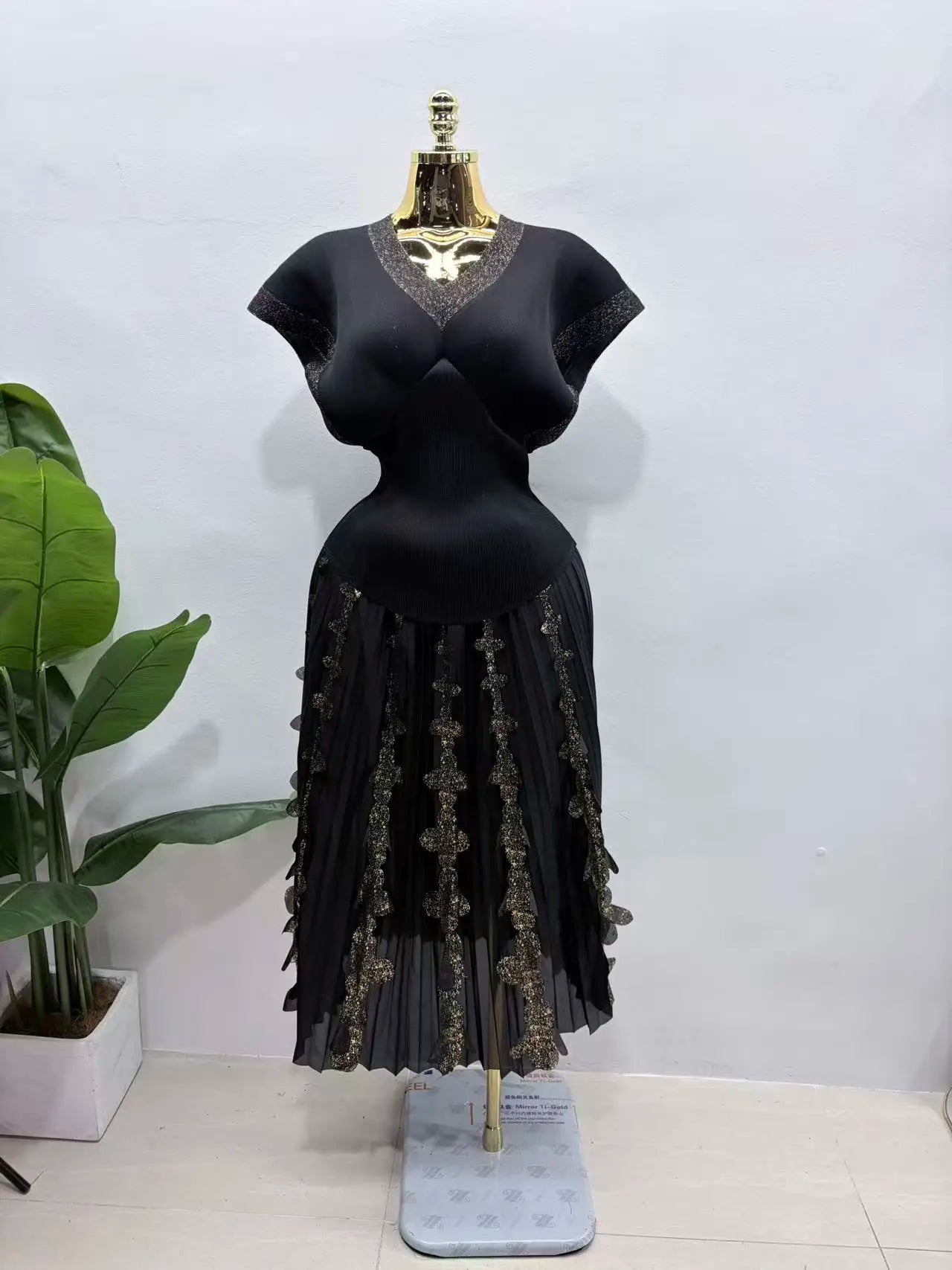 2026 Spring and Summer Retro High Waist and Thin Bronzing Suit  V-neck Bat Sleeve Versatile T-shirt Skirt Two-piece Suit Women