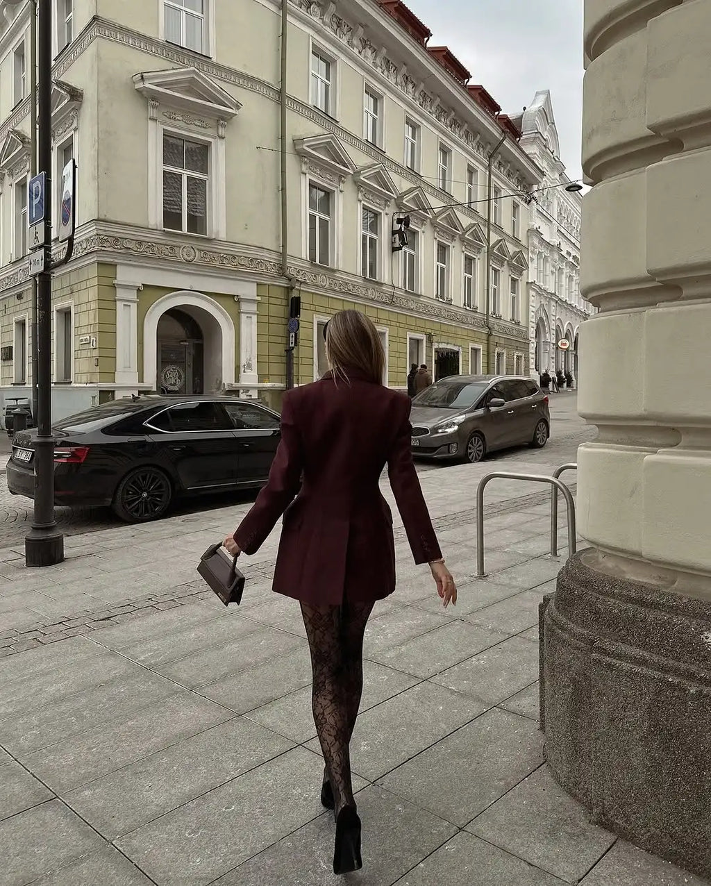 Burgundy Single-Breasted Cinched Waist Blazer, Tailored Hourglass Fit Peak Lapel Jacket, Sophisticated Office & Evening Wear
